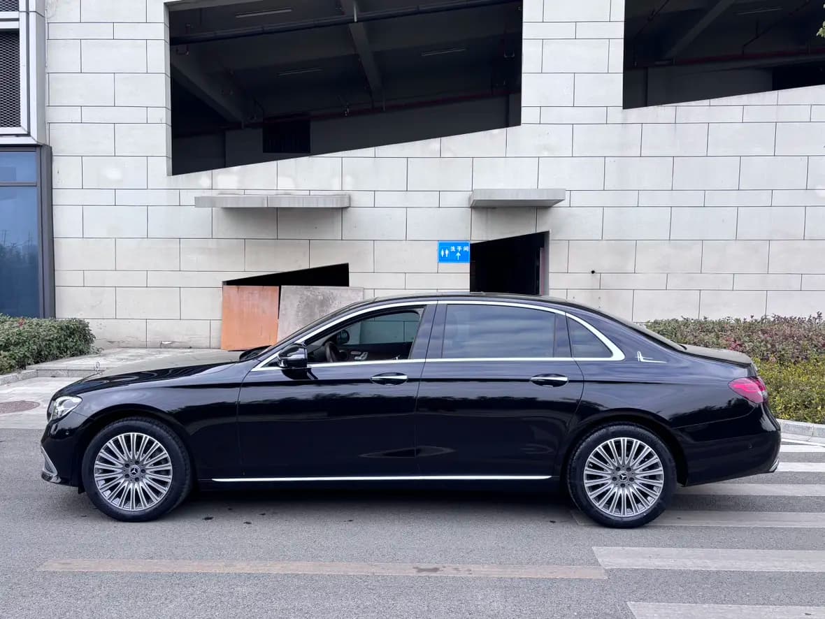 Mercedes-Benz E-Class 2023 г. 68034 км. — фото 4