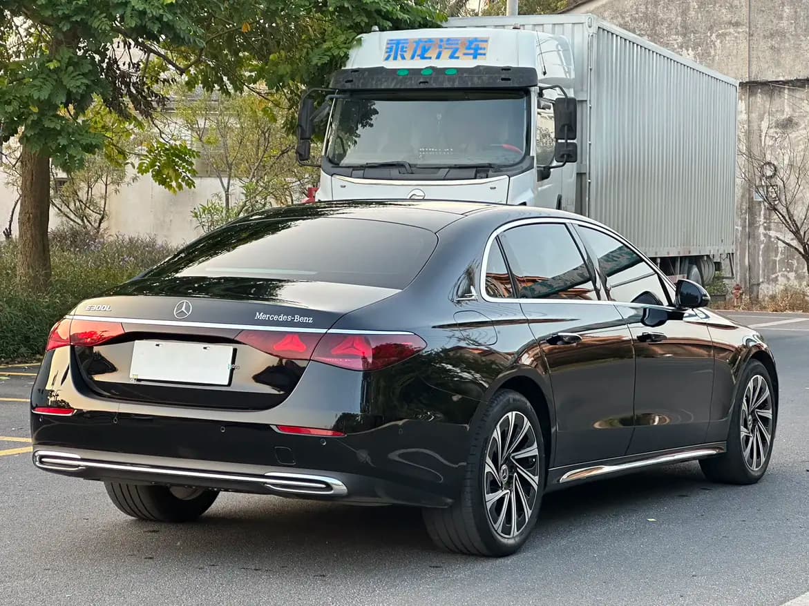 Mercedes-Benz E-Class 2025 г. 23036 км. — фото 4