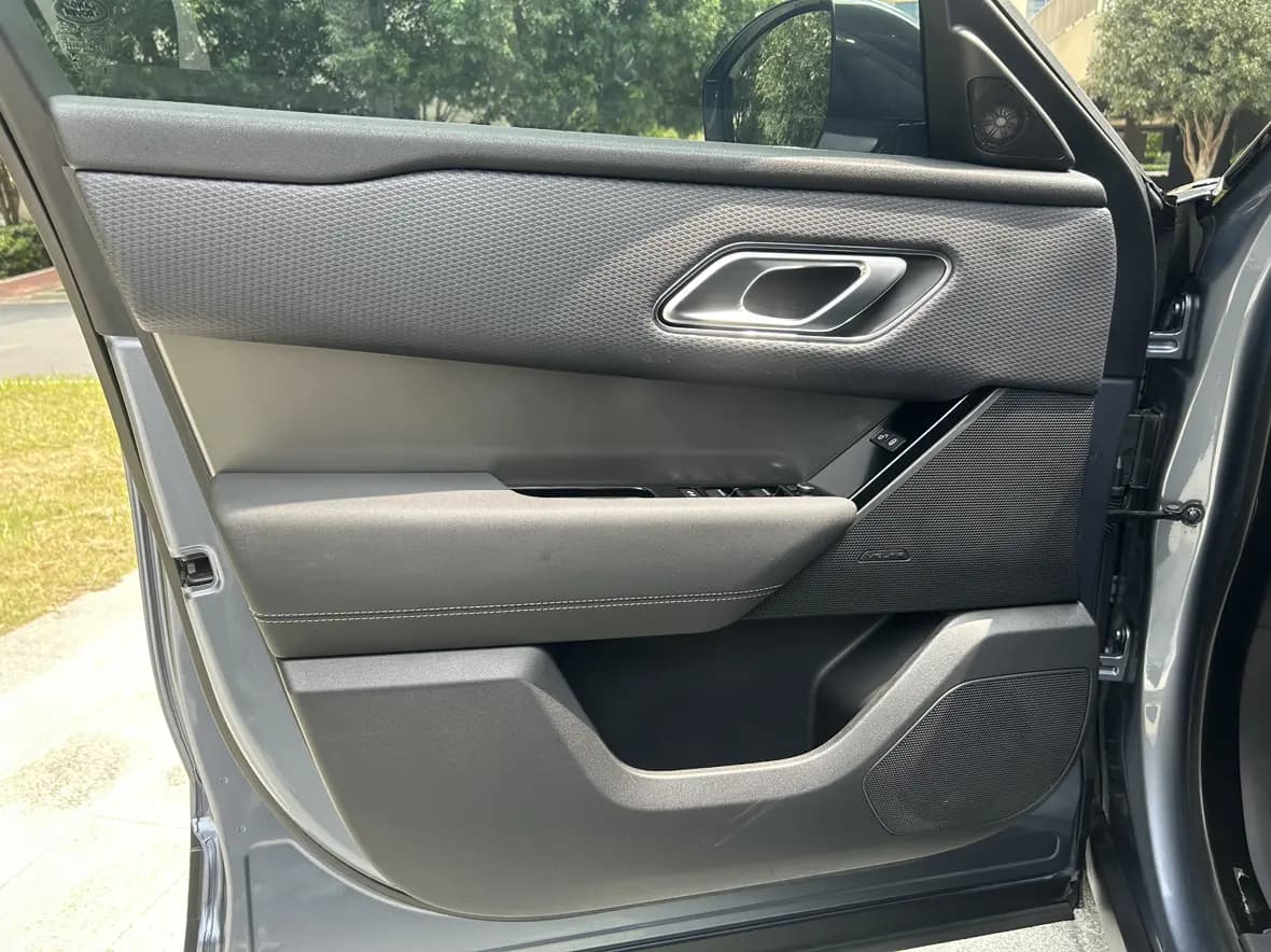 Land Rover Range Rover Velar 2021 г. 67097 км. — фото 9