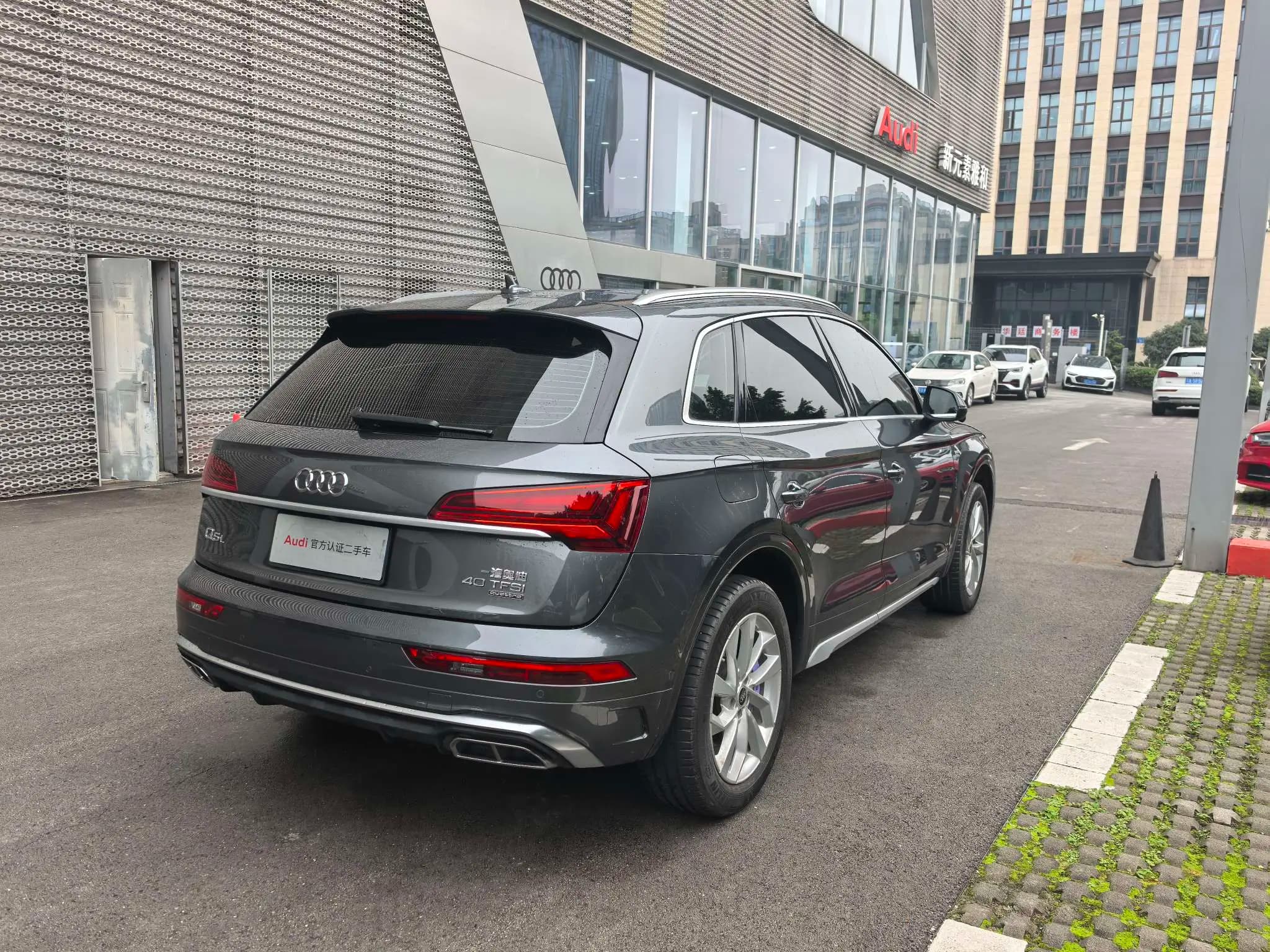 Audi Q5L 2022 г. 50011 км. — фото 8