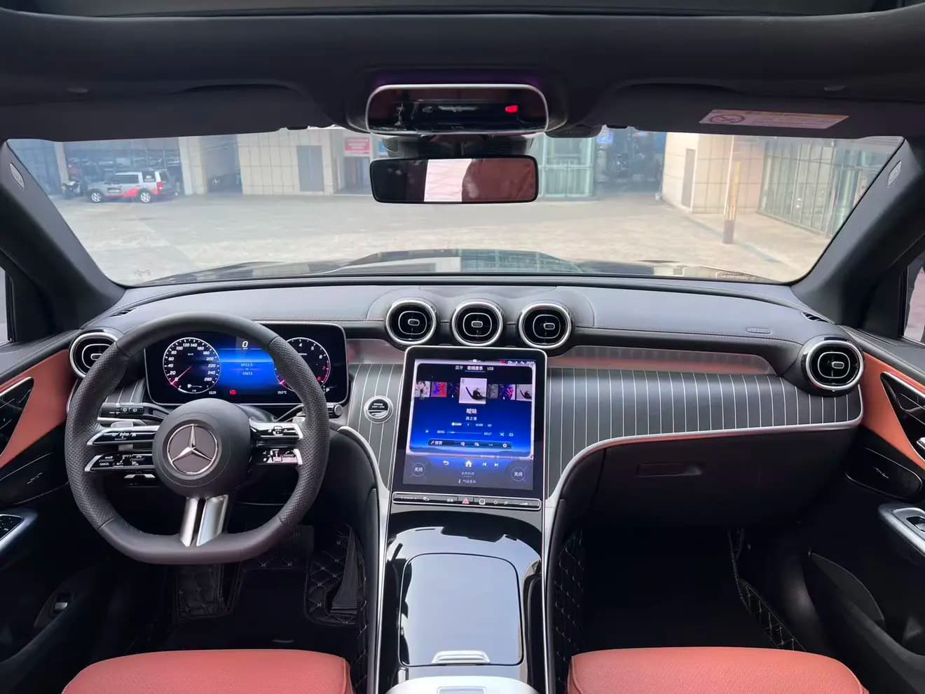 Mercedes-Benz GLC 2023 г. 35018 км. — фото 3
