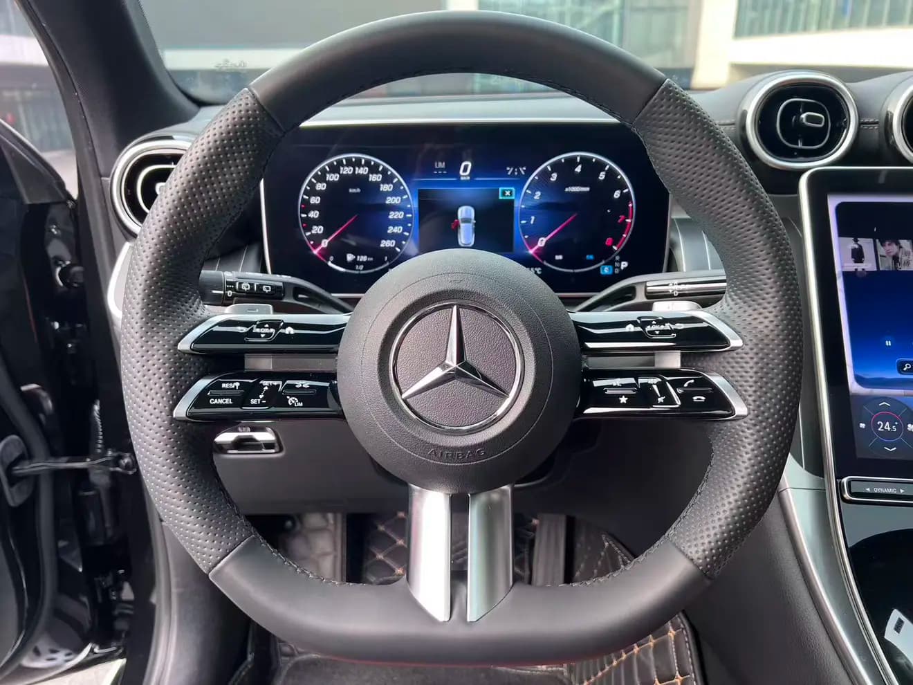 Mercedes-Benz GLC 2023 г. 35018 км. — фото 4