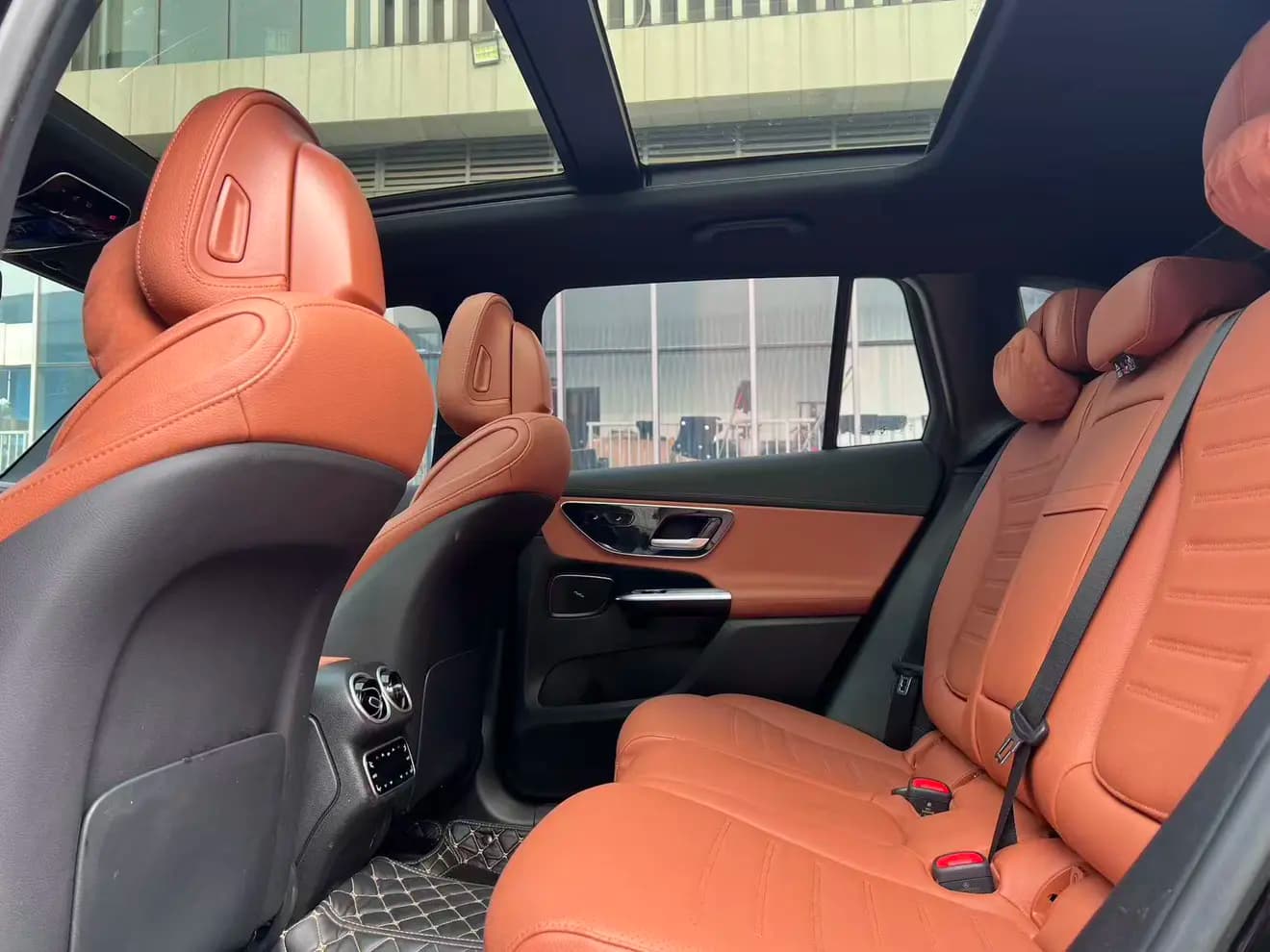 Mercedes-Benz GLC 2023 г. 35018 км. — фото 7