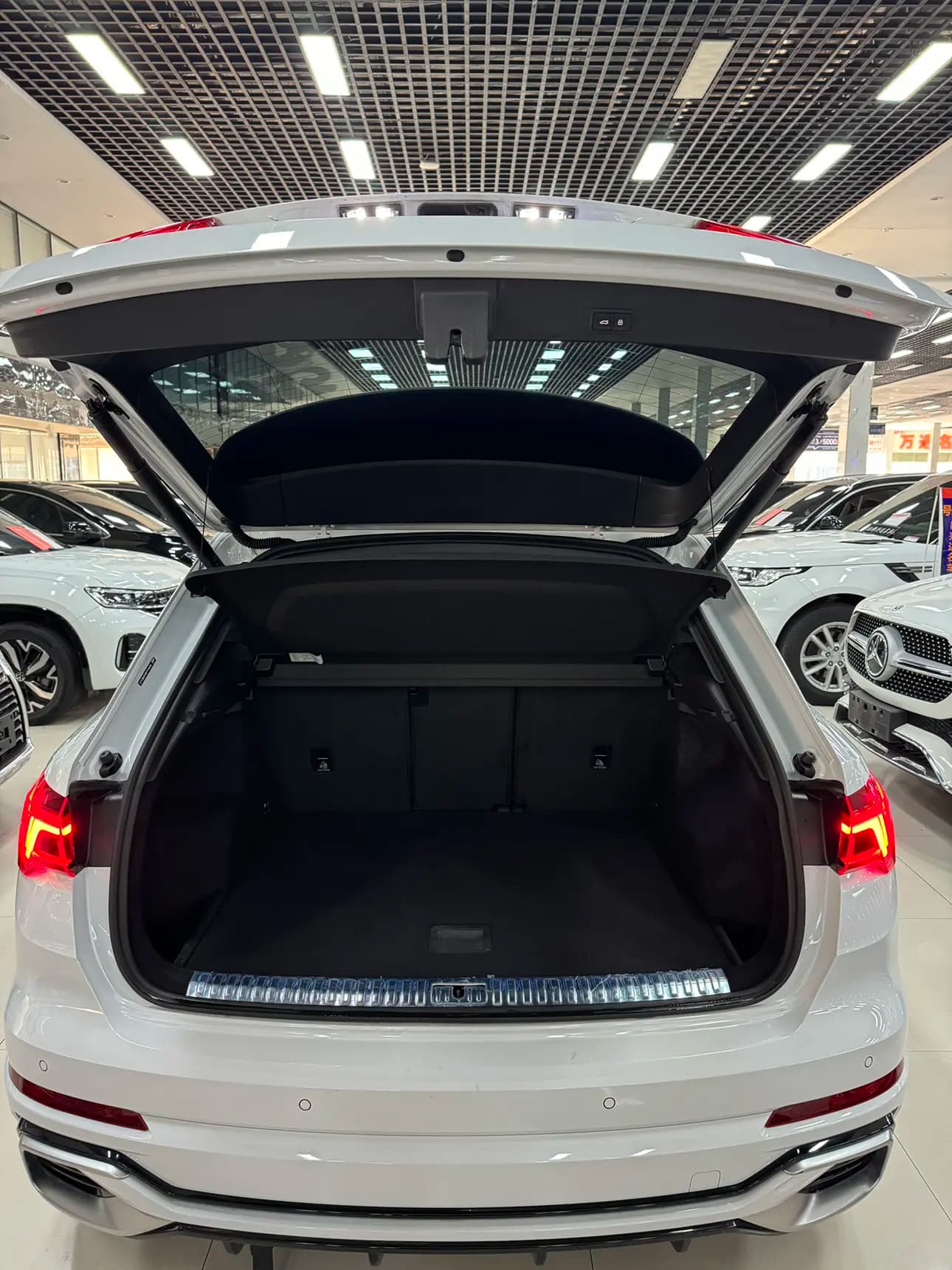 Audi Q3 2024 г. 11000 км. — фото 18