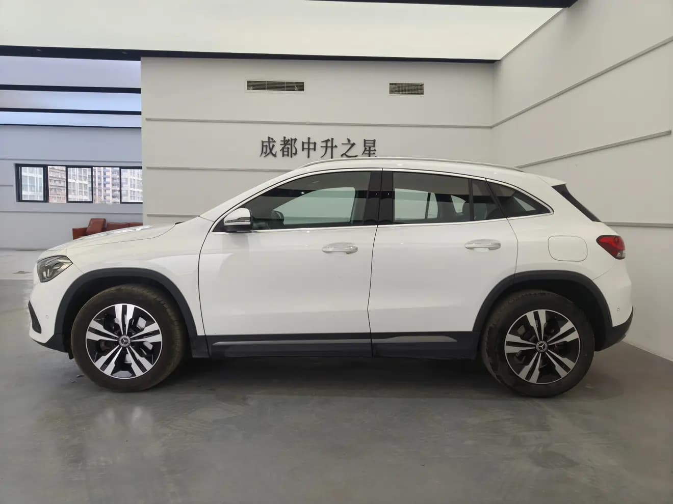 Mercedes-Benz GLA 2023 г. 50075 км. — фото 4