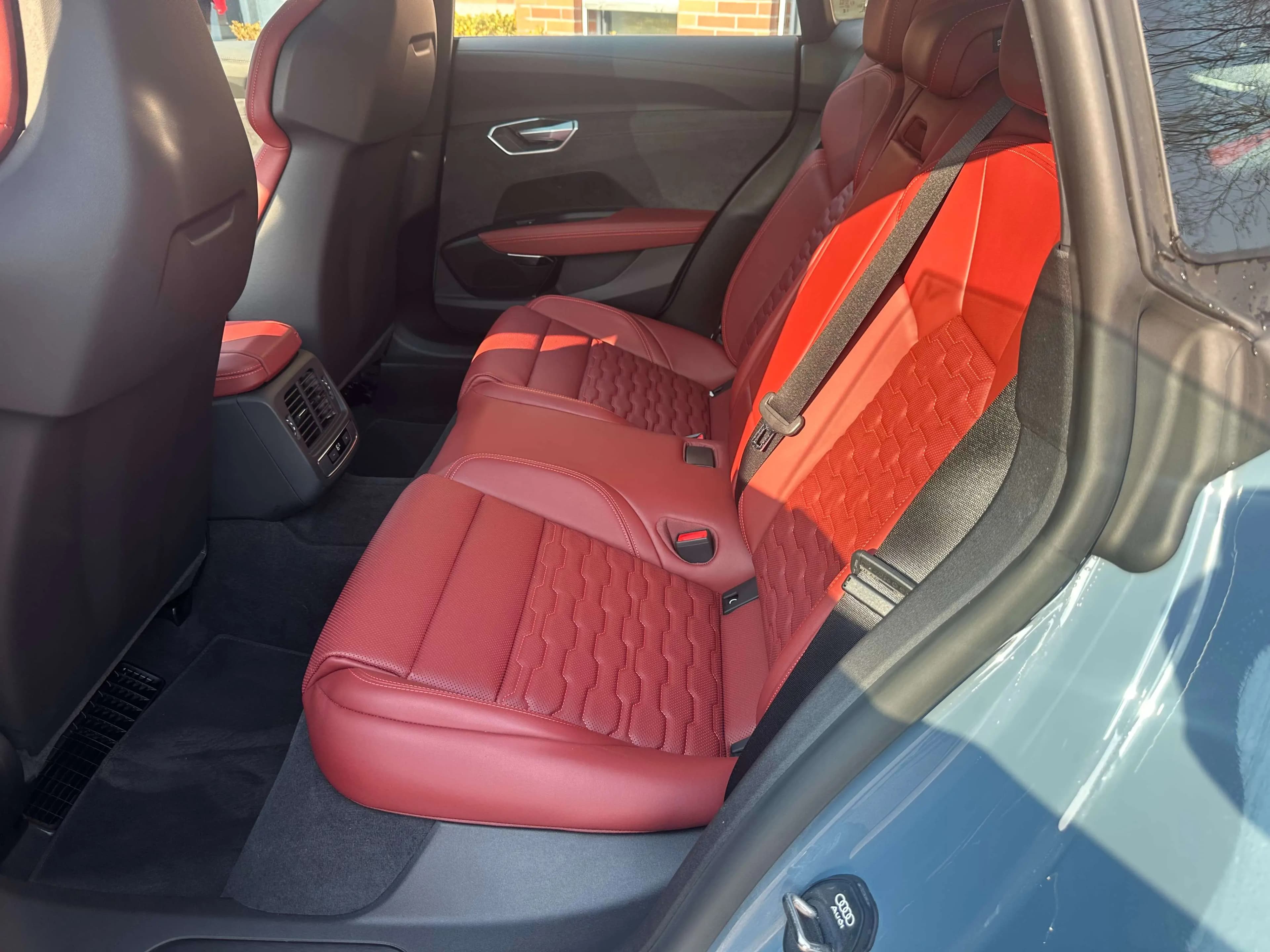 Audi e-tron GT 2024 г. 9027 км. — фото 22