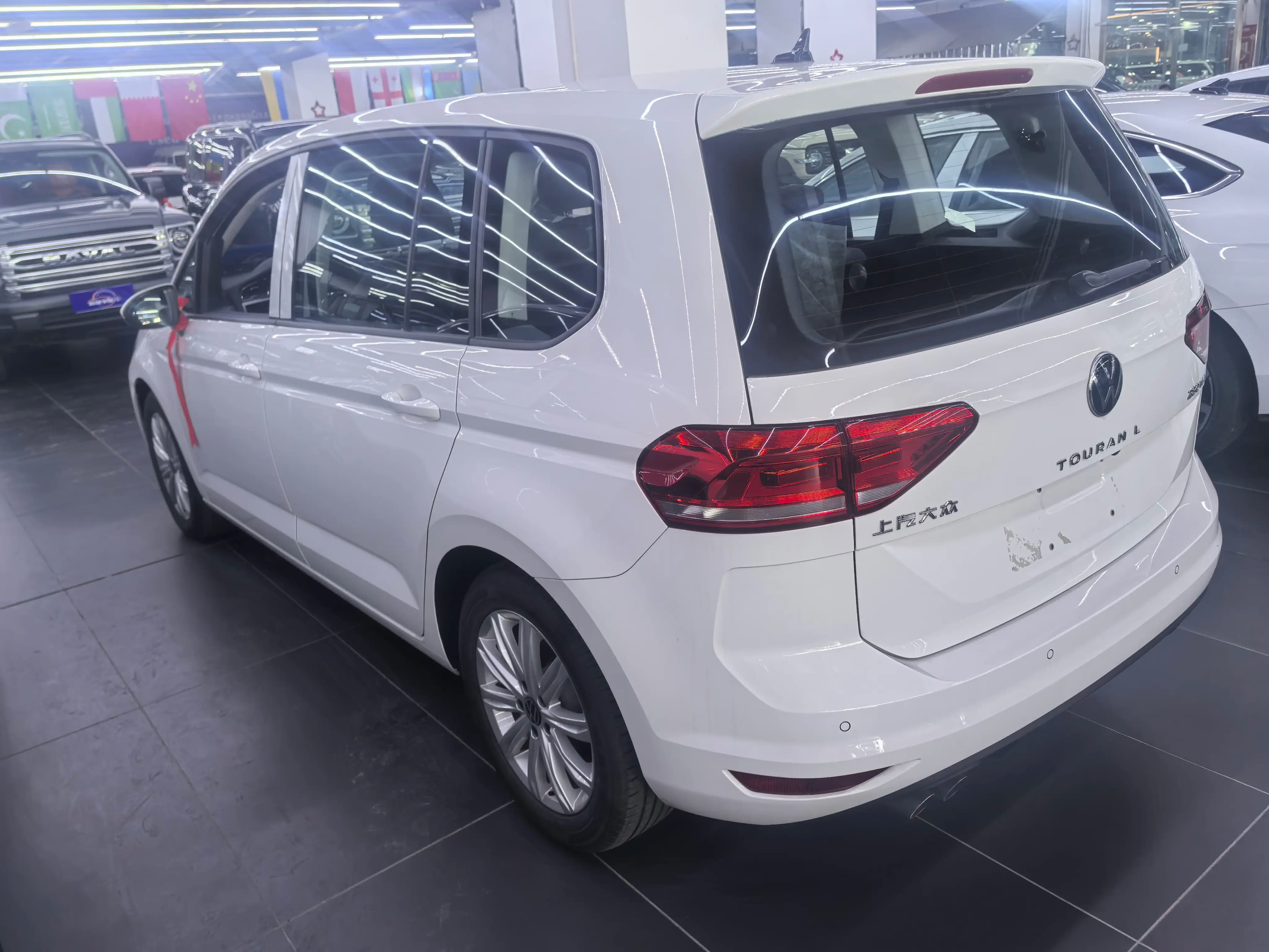 Volkswagen Touran L 2025 г. 475 км. — фото 2