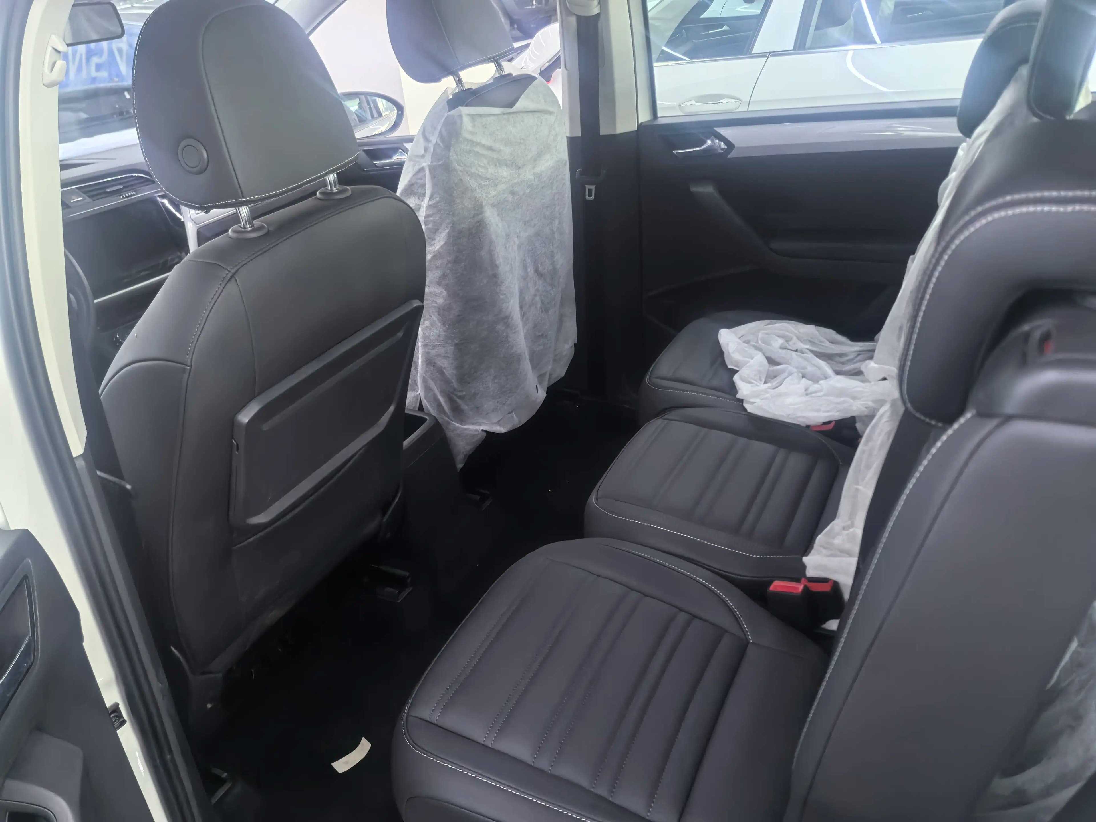 Volkswagen Touran L 2025 г. 475 км. — фото 6