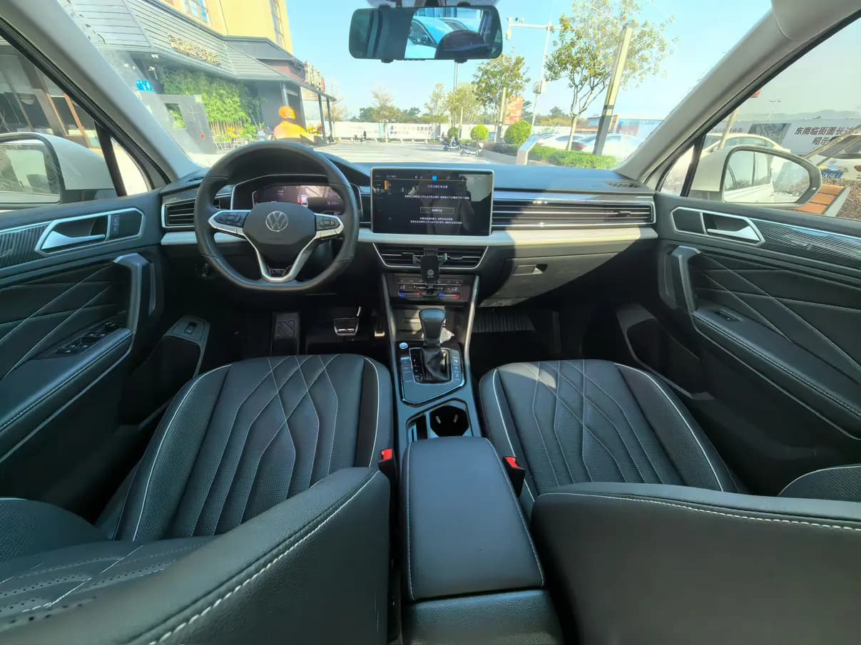 Volkswagen Tiguan L 2023 г. 20249 км. — фото 4