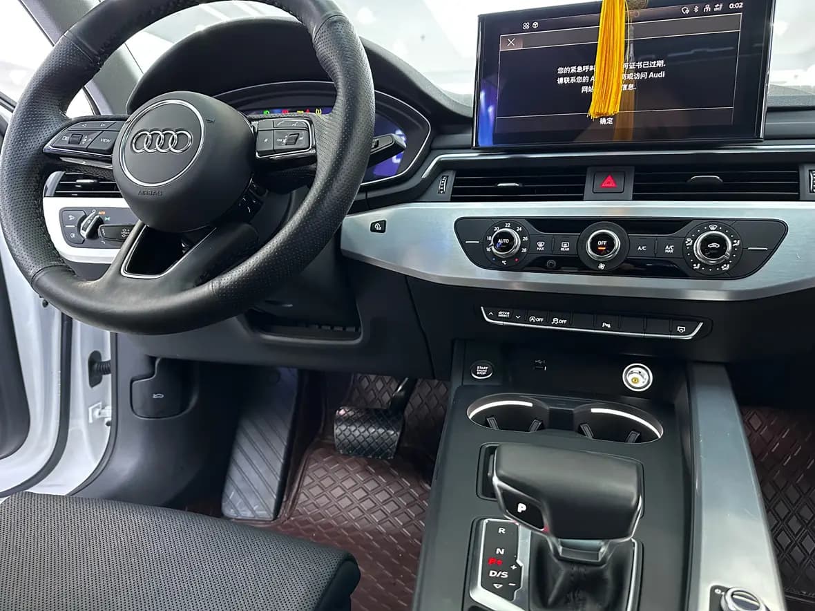 Audi A4L 2022 г. 43141 км. — фото 11