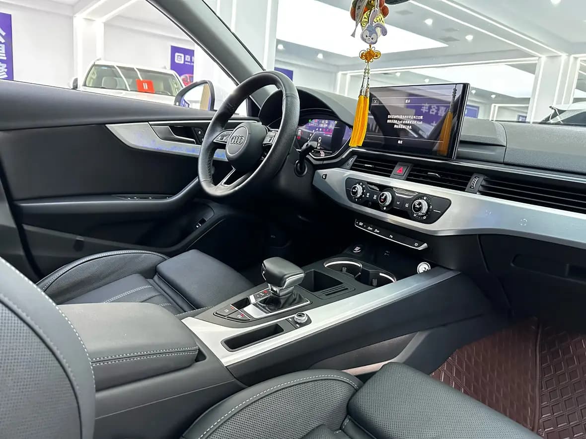 Audi A4L 2022 г. 43141 км. — фото 16