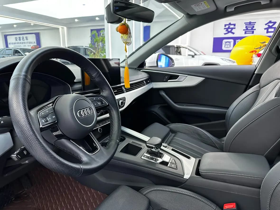 Audi A4L 2022 г. 43141 км. — фото 17