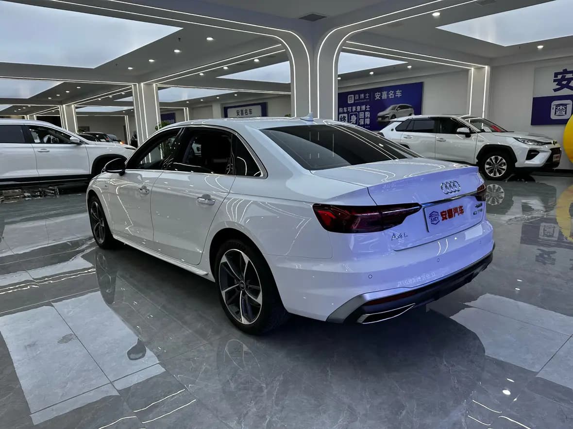 Audi A4L 2022 г. 43141 км. — фото 4