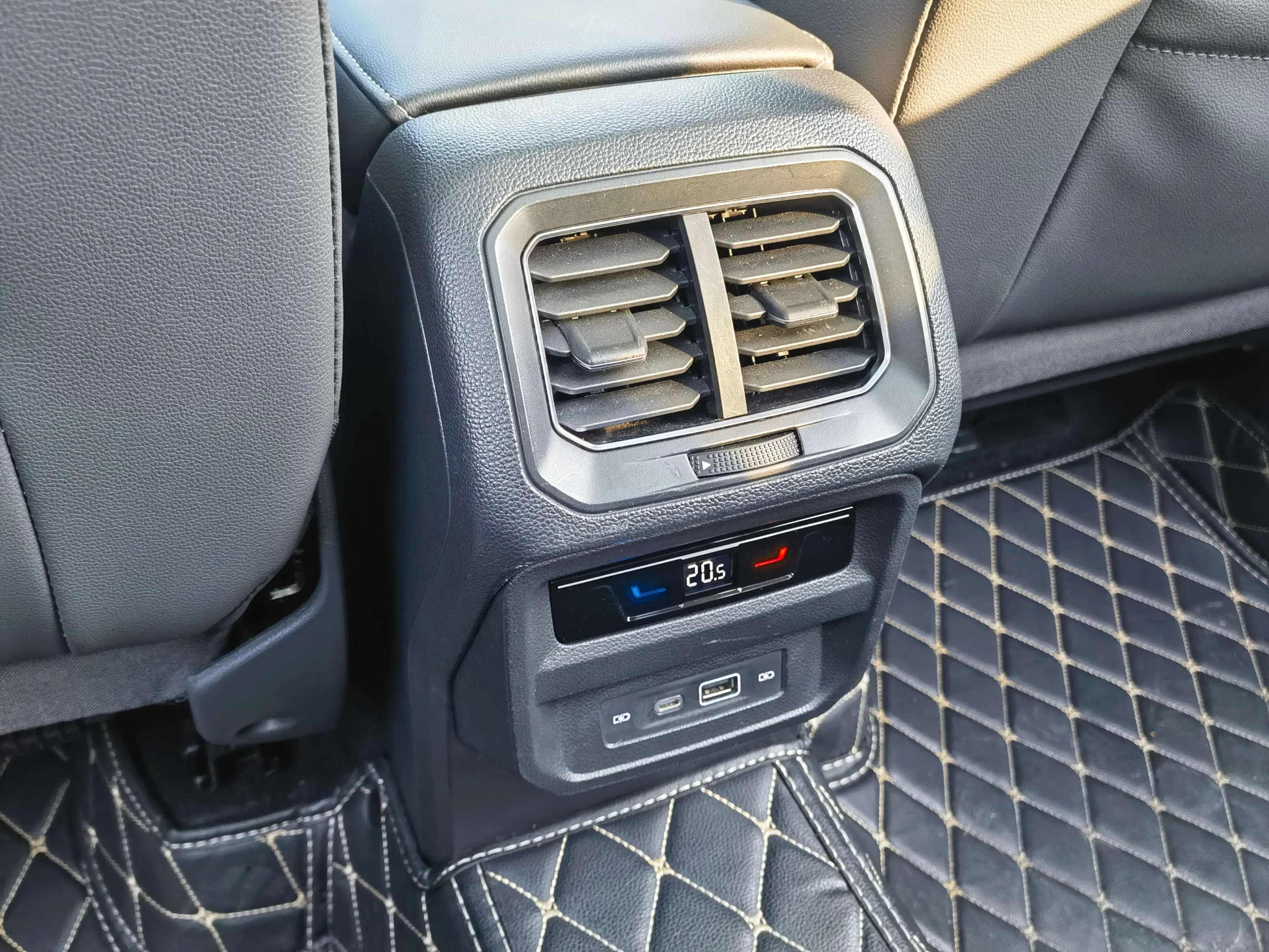 Volkswagen Tiguan L 2022 г. 34050 км. — фото 11