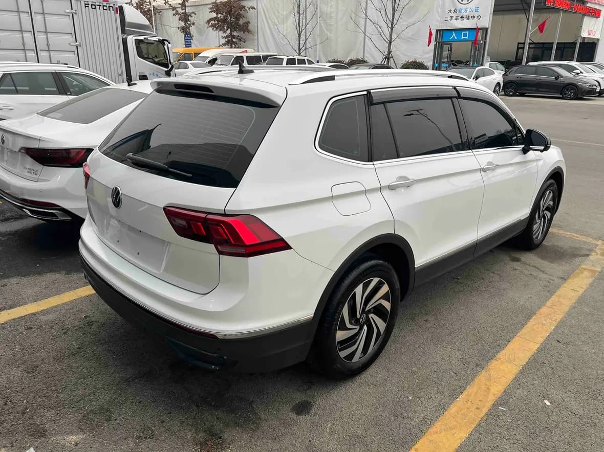 Volkswagen Tiguan L 2024 г. 18057 км. — фото 2