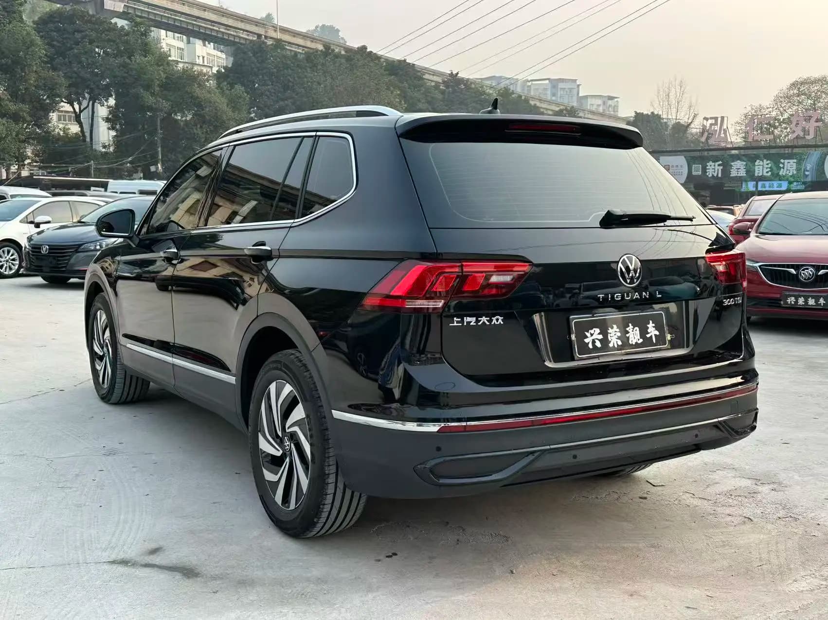 Volkswagen Tiguan L 2025 г. 14058 км. — фото 3