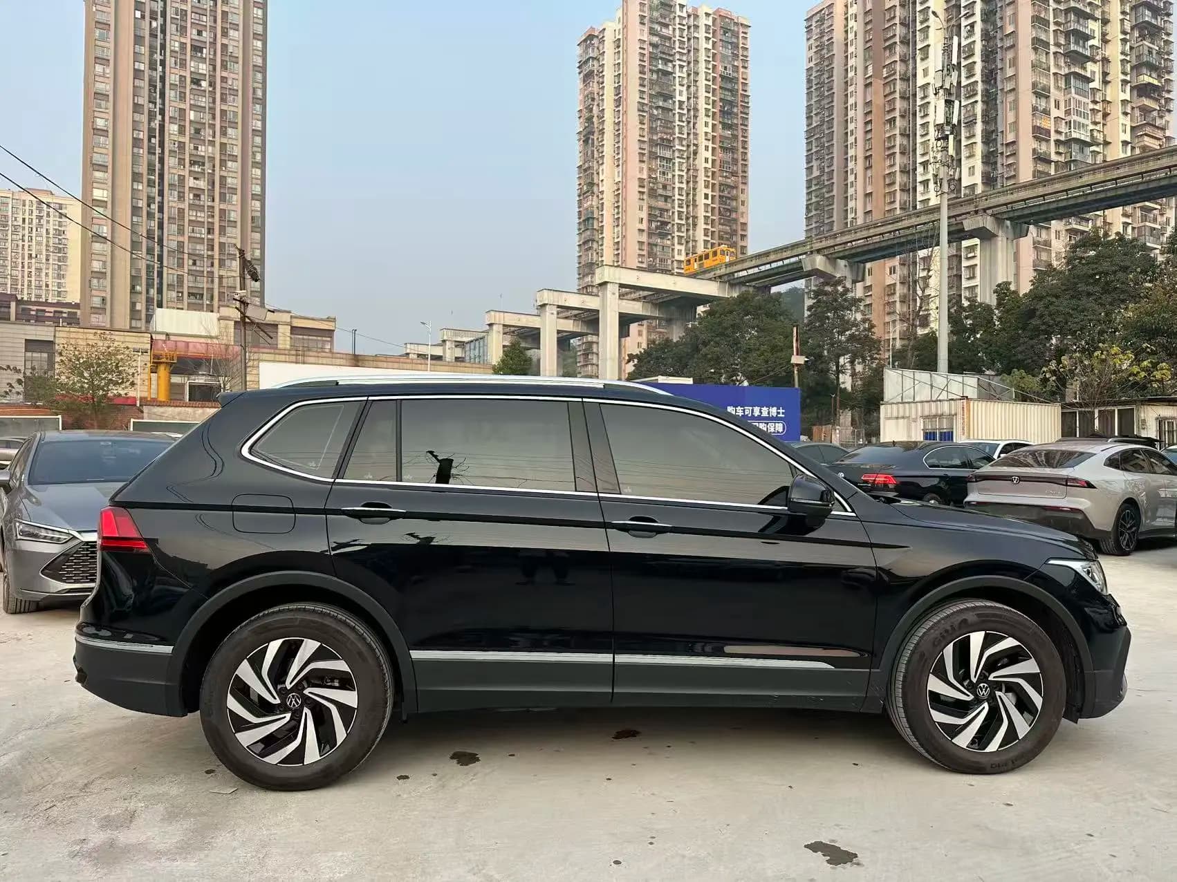 Volkswagen Tiguan L 2025 г. 14058 км. — фото 4