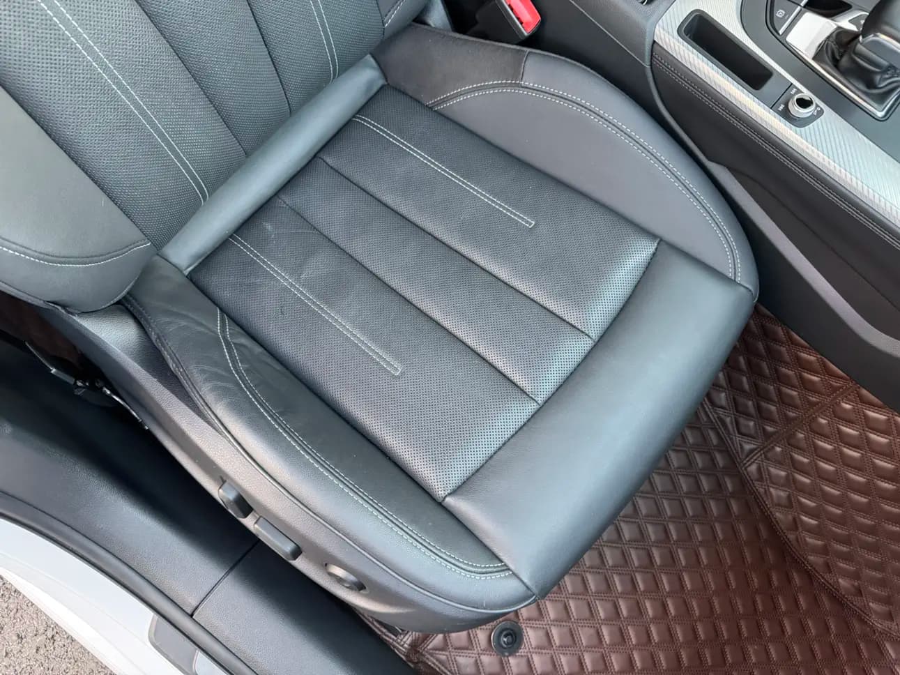 Audi A4L 2022 г. 73365 км. — фото 12