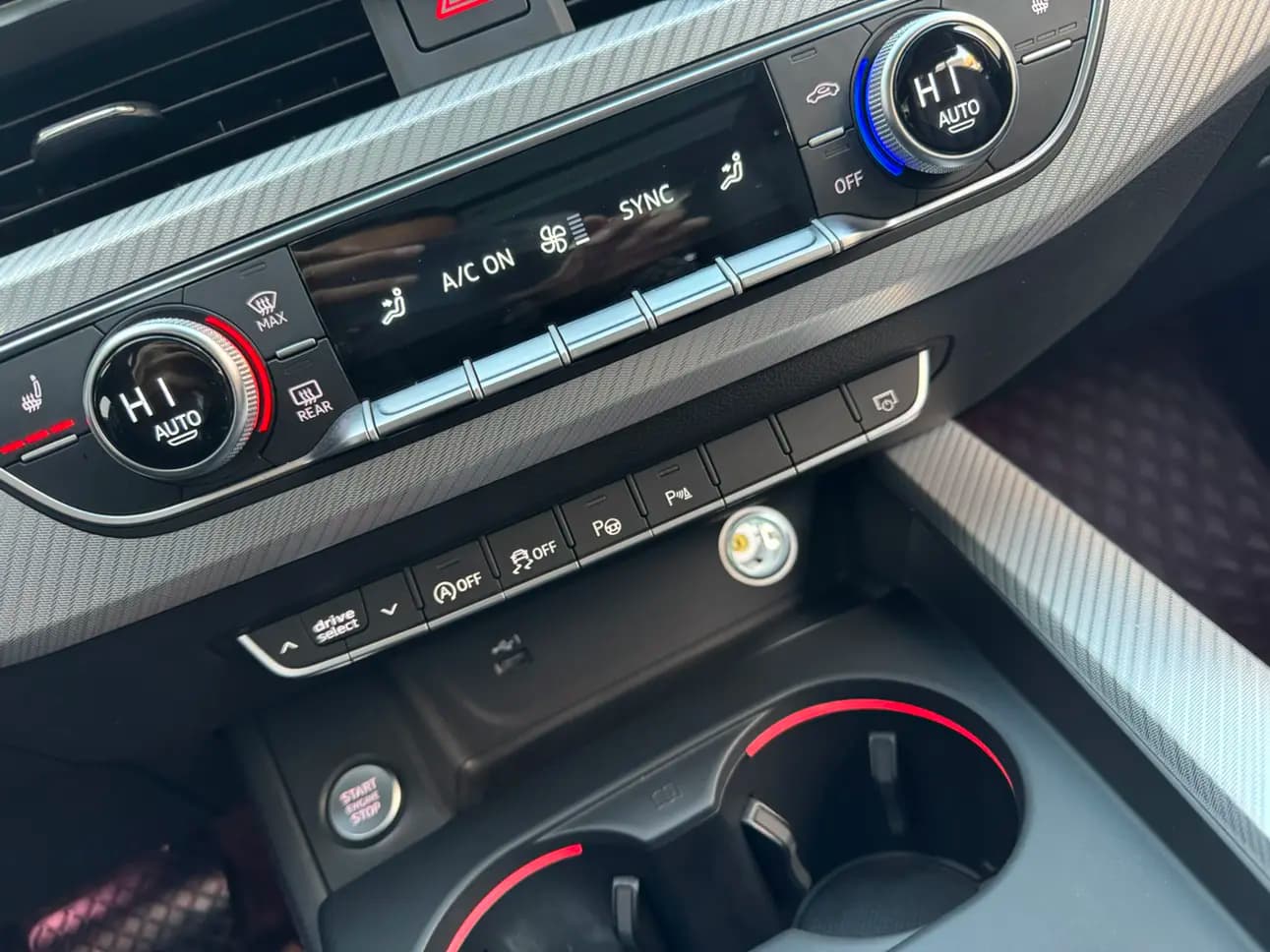 Audi A4L 2022 г. 73365 км. — фото 14