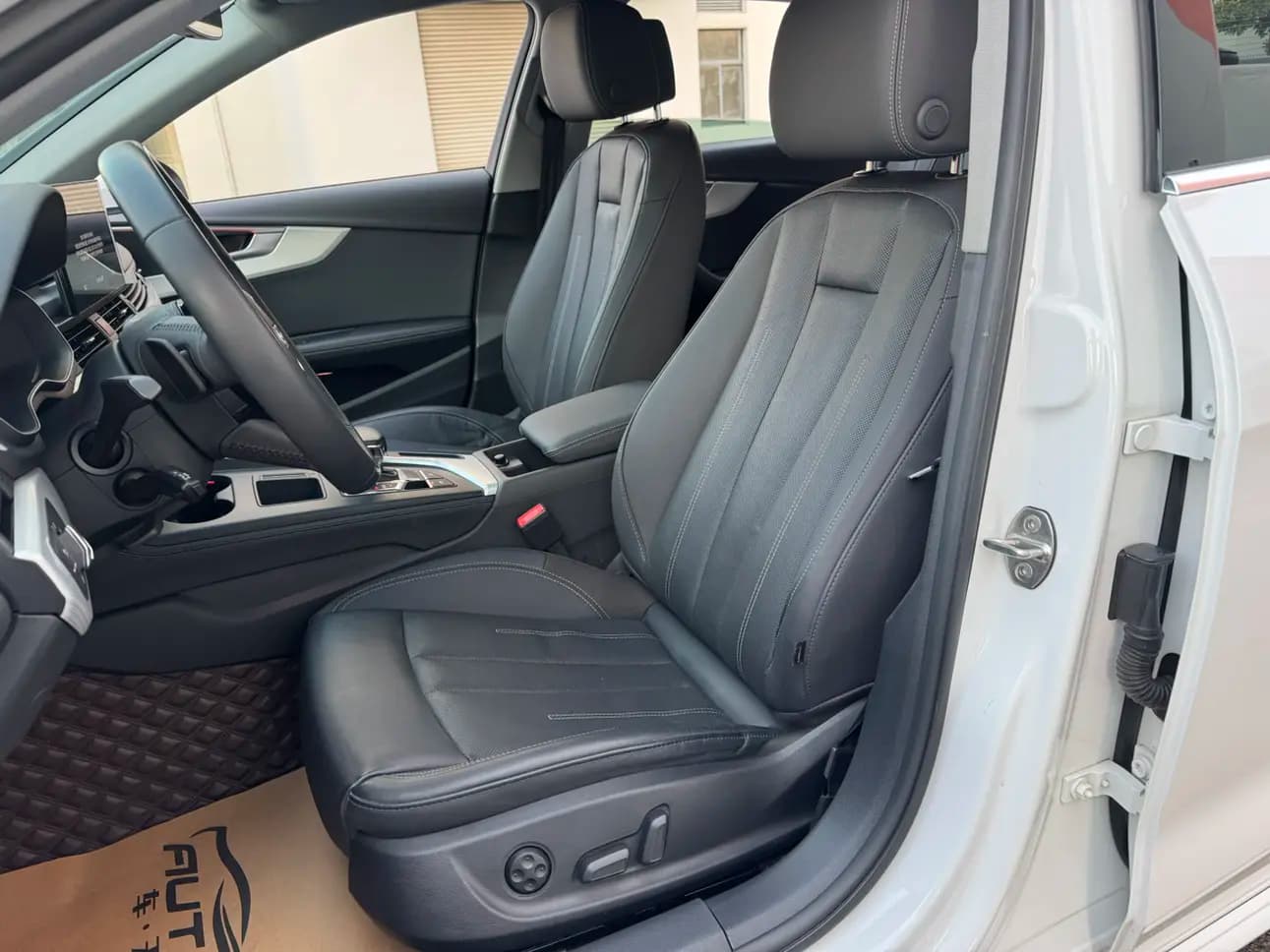Audi A4L 2022 г. 73365 км. — фото 21