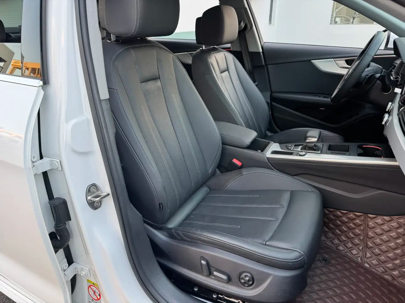 Audi A4L 2022 г. 73365 км. — фото 22