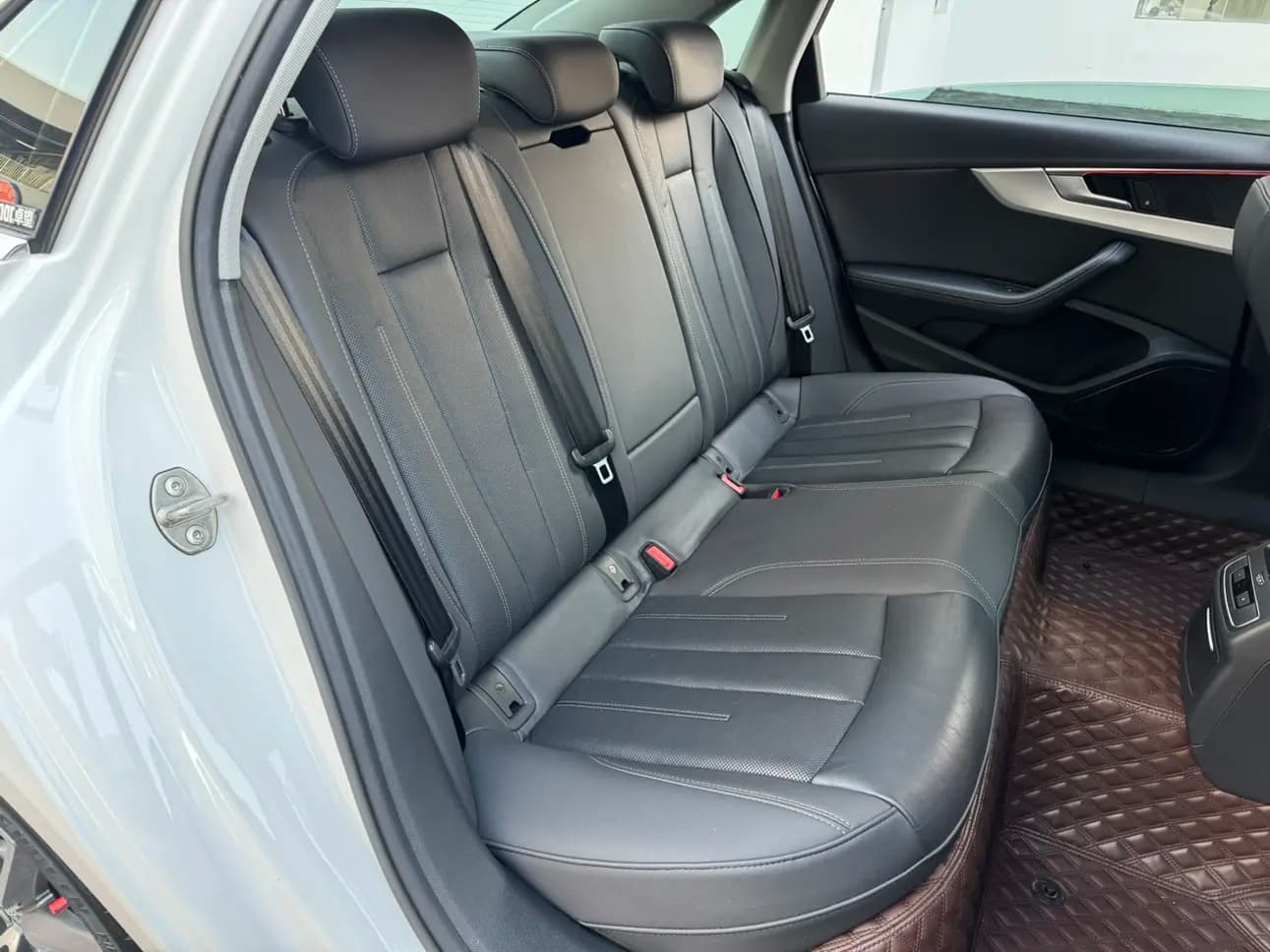 Audi A4L 2022 г. 73365 км. — фото 23