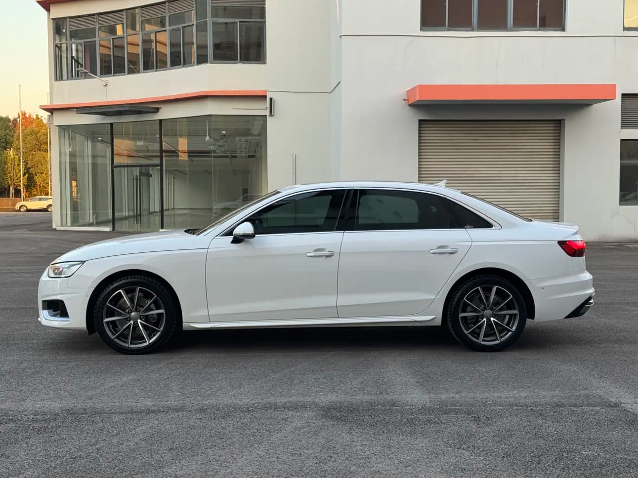 Audi A4L 2022 г. 73365 км. — фото 4