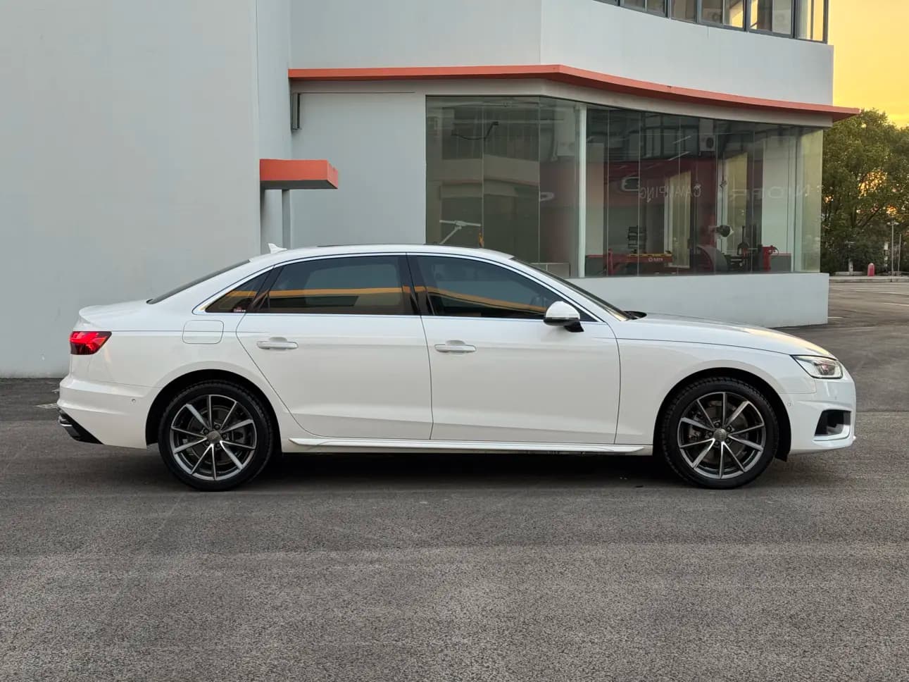 Audi A4L 2022 г. 73365 км. — фото 7