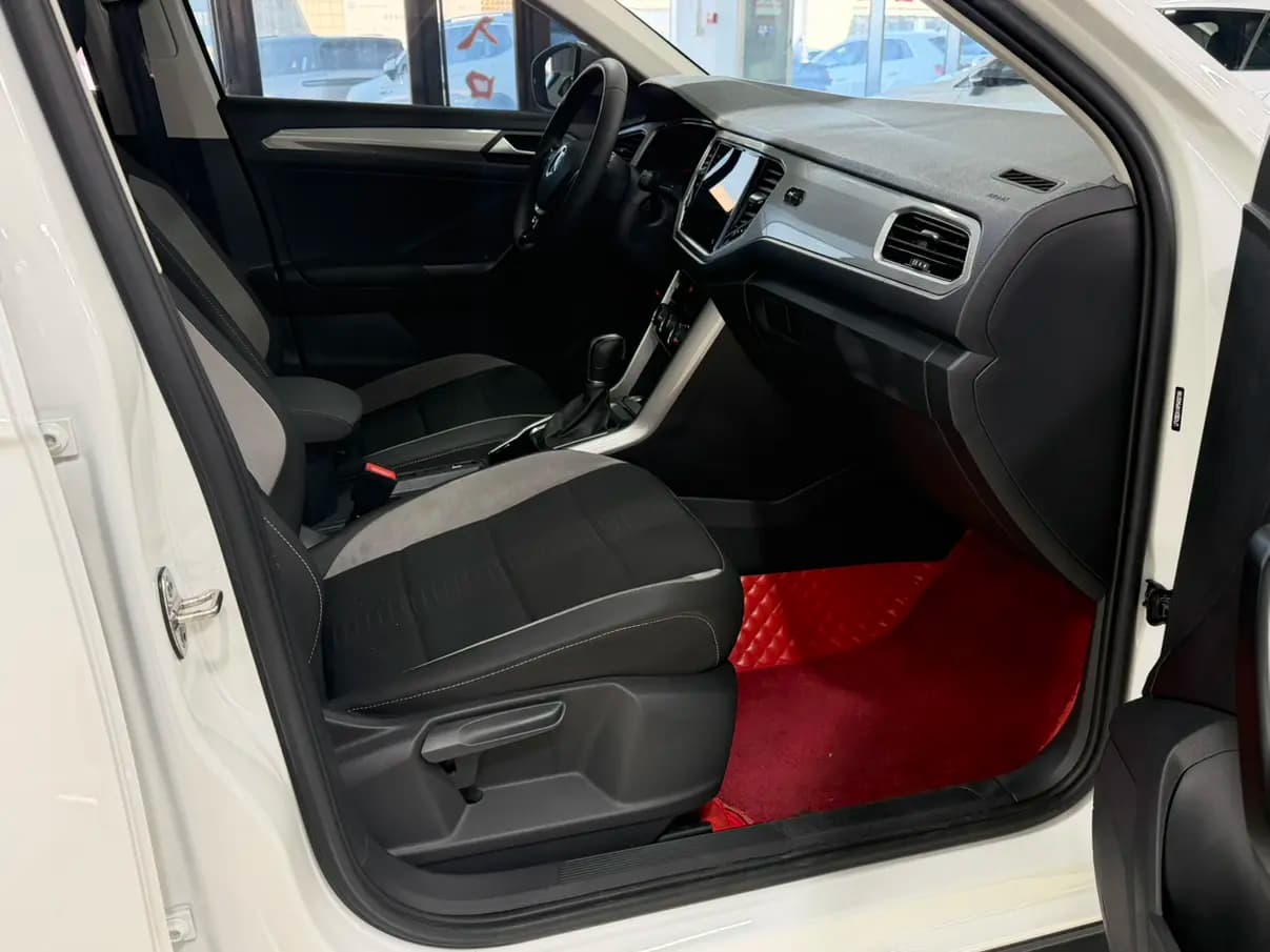 Volkswagen T-Roc 2023 г. 44124 км. — фото 7