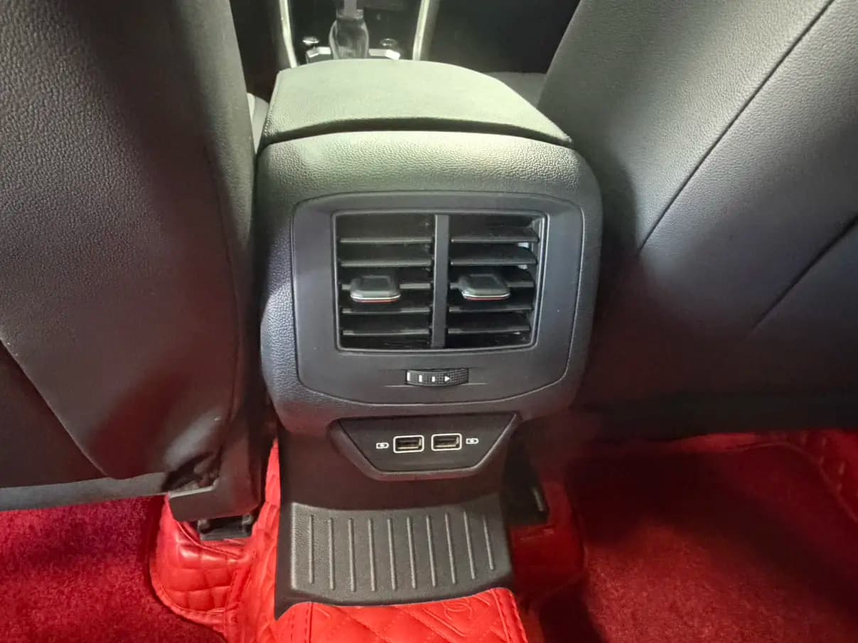 Volkswagen T-Roc 2023 г. 44124 км. — фото 9