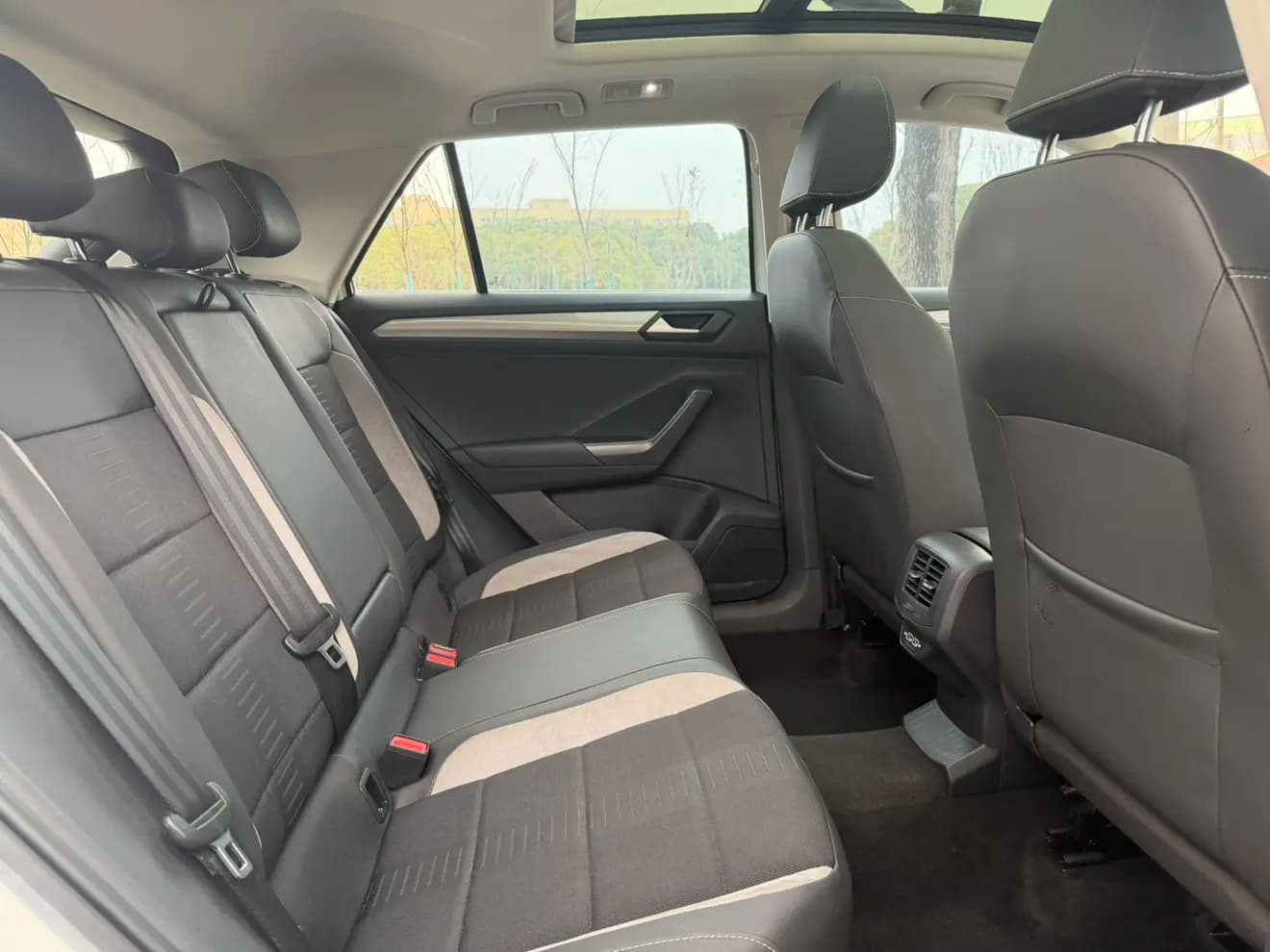 Volkswagen T-Roc 2023 г. 103625 км. — фото 7