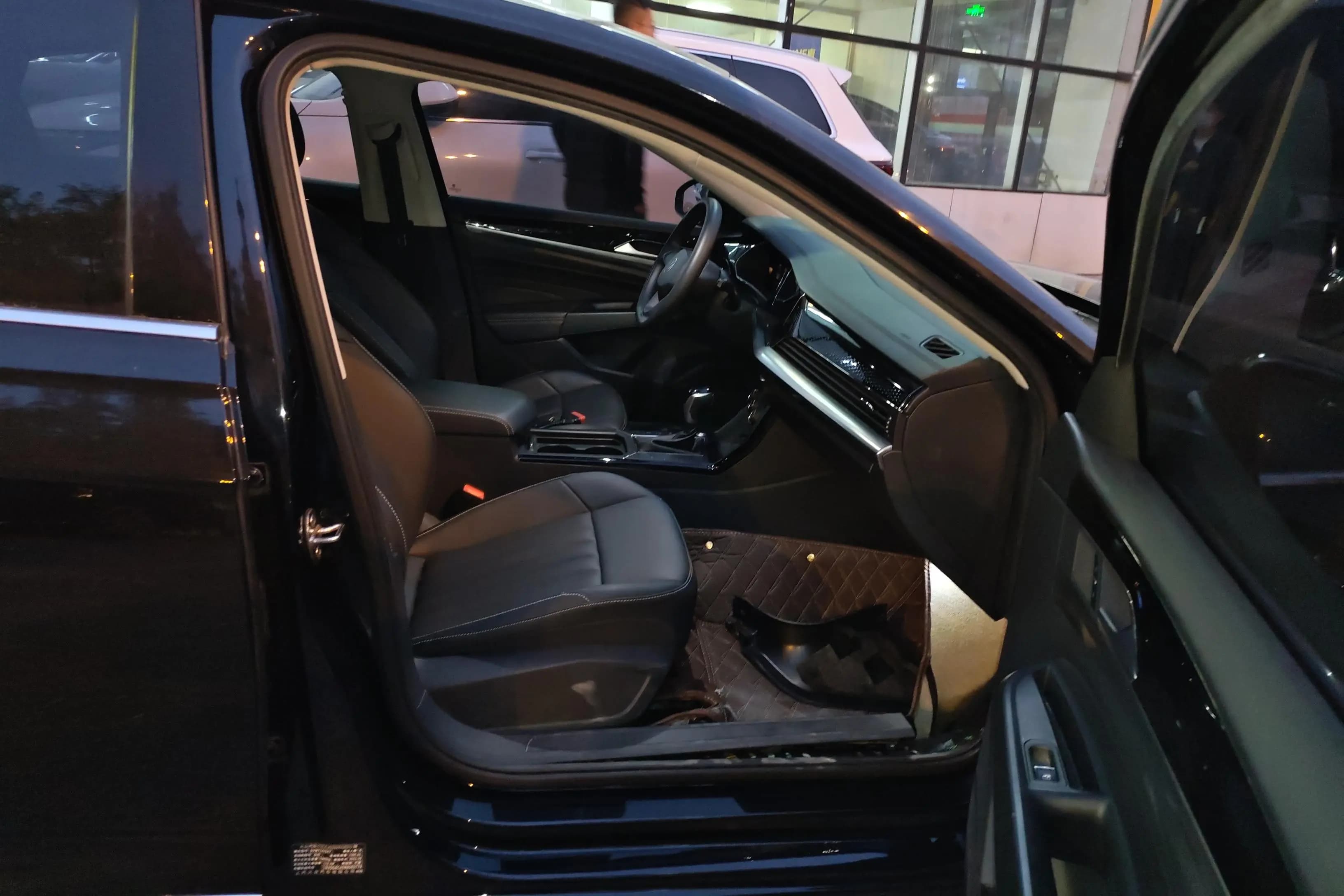 Volkswagen Passat 2022 г. 53332 км. — фото 10