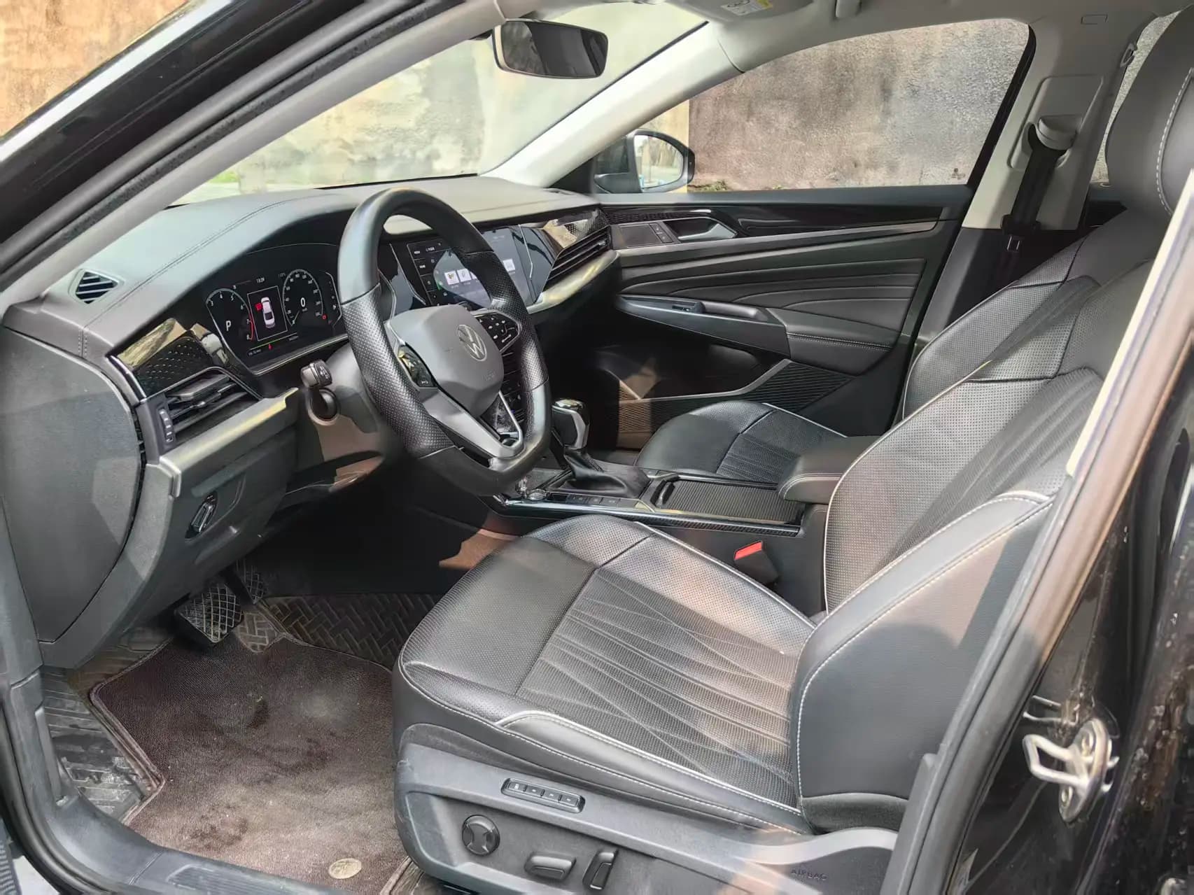 Volkswagen Passat 2022 г. 50112 км. — фото 12