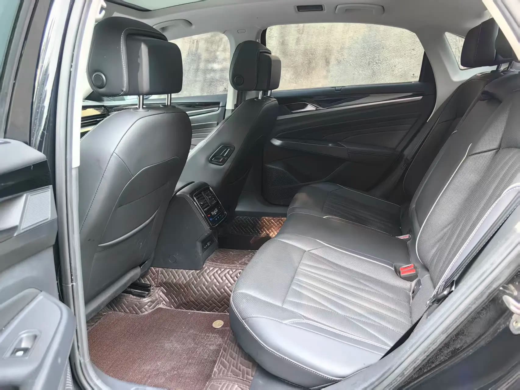 Volkswagen Passat 2022 г. 50112 км. — фото 15