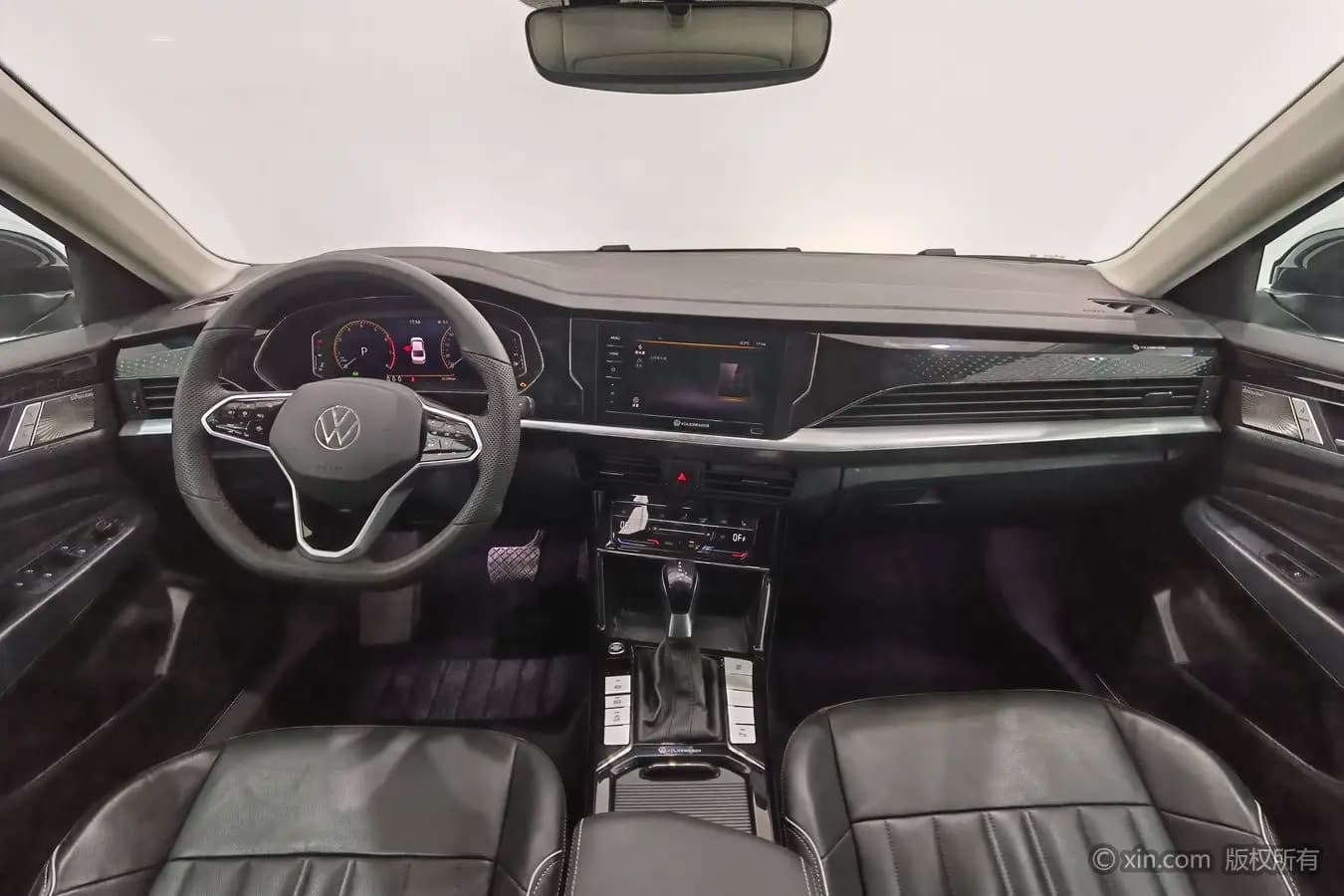 Volkswagen Passat 2023 г. 24213 км. — фото 12