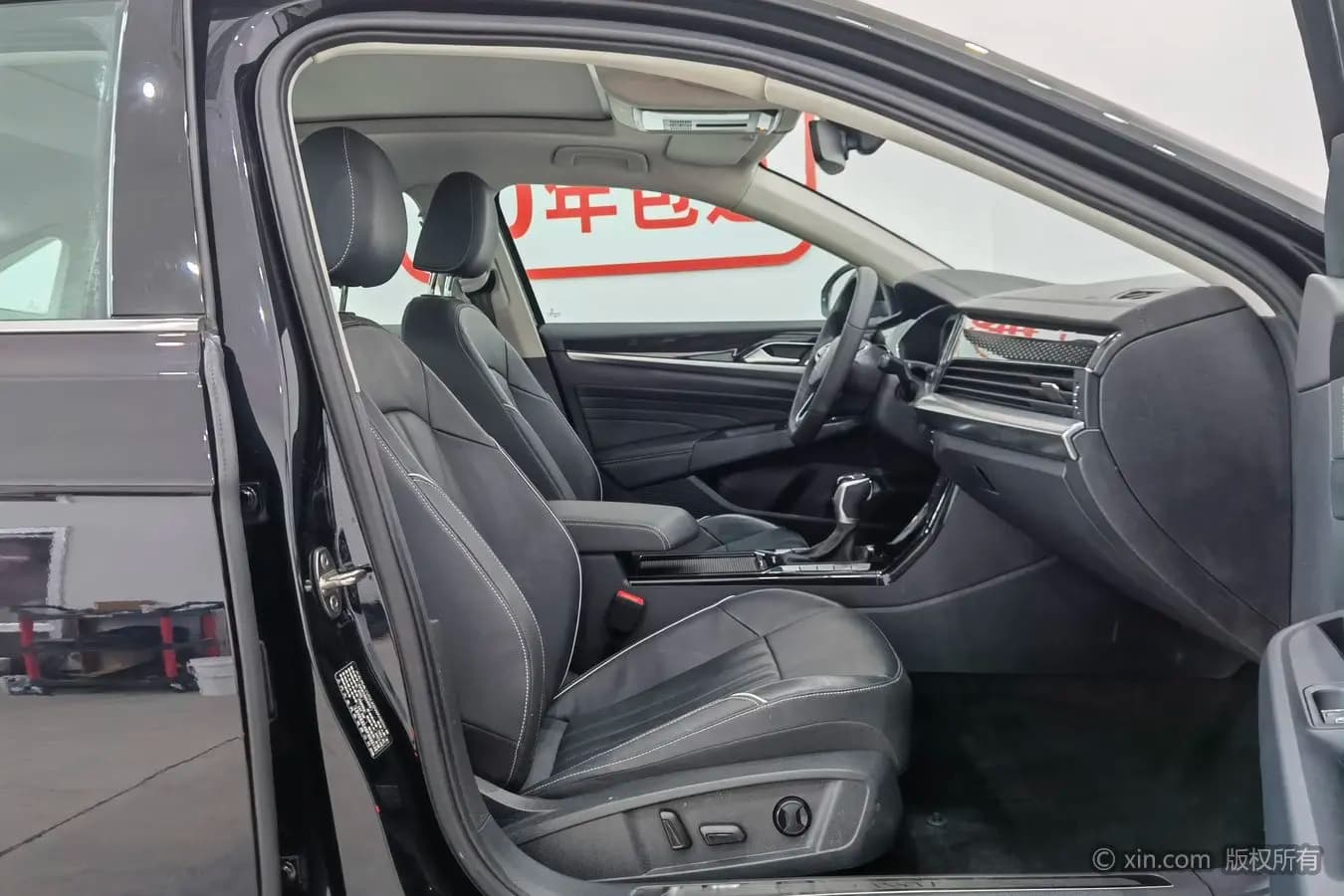 Volkswagen Passat 2023 г. 24213 км. — фото 24