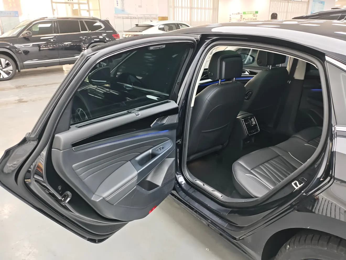 Volkswagen Passat 2023 г. 29616 км. — фото 5