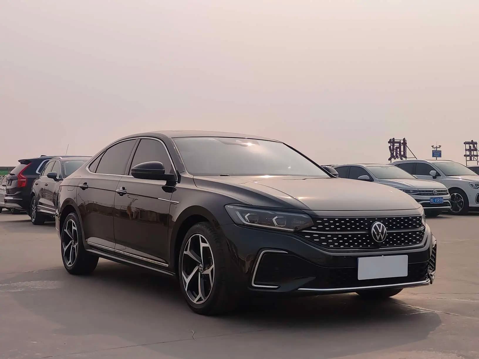 Volkswagen Passat 2023 г. 40117 км. — фото 3