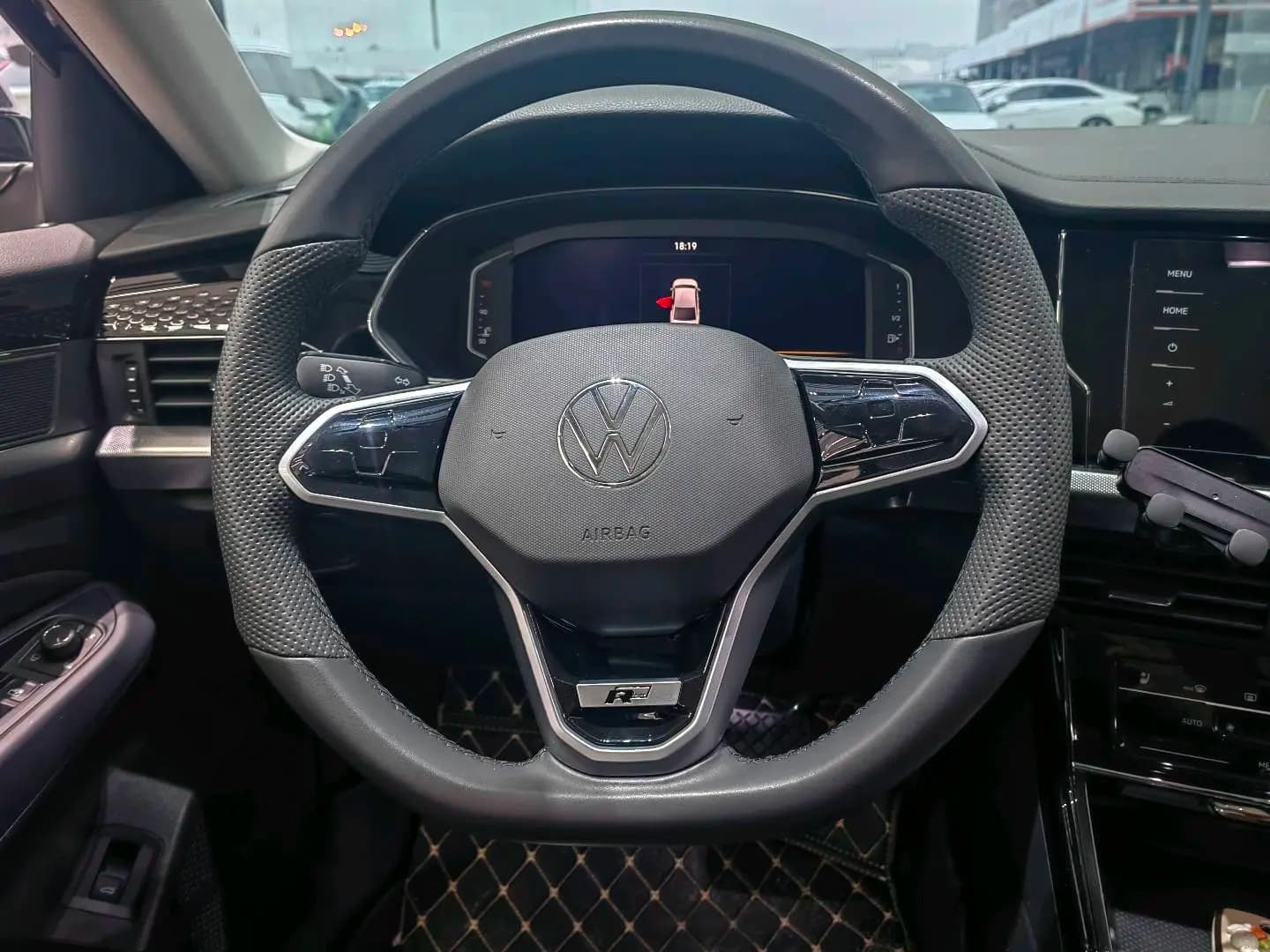 Volkswagen Passat 2024 г. 19118 км. — фото 14