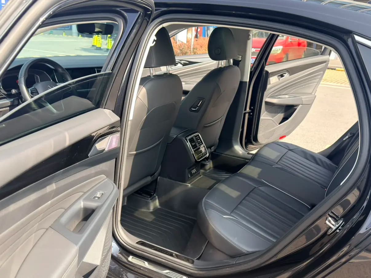 Volkswagen Passat 2023 г. 57119 км. — фото 11