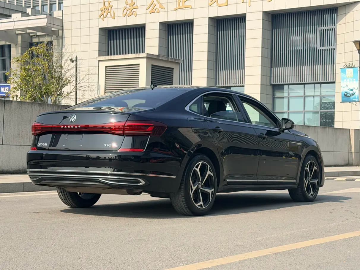 Volkswagen Passat 2023 г. 57119 км. — фото 6