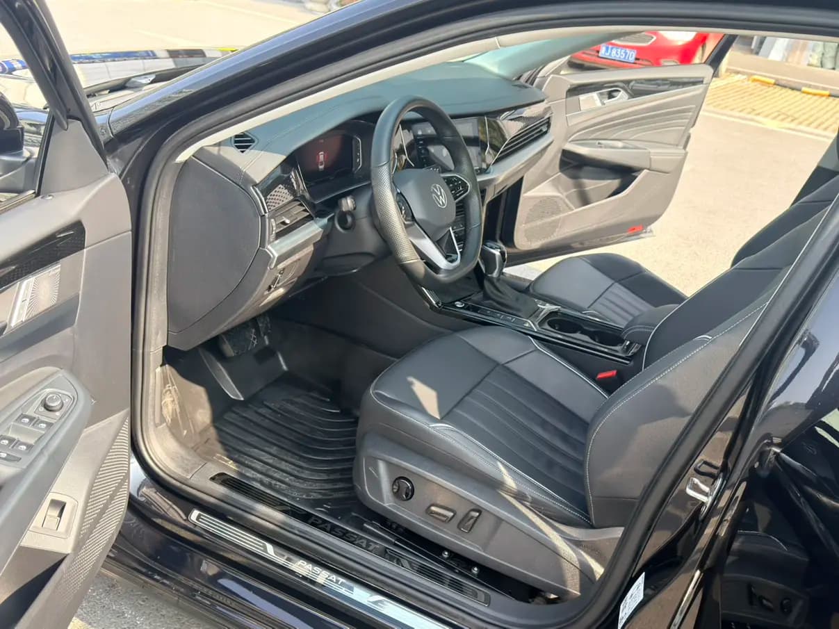 Volkswagen Passat 2023 г. 57119 км. — фото 9