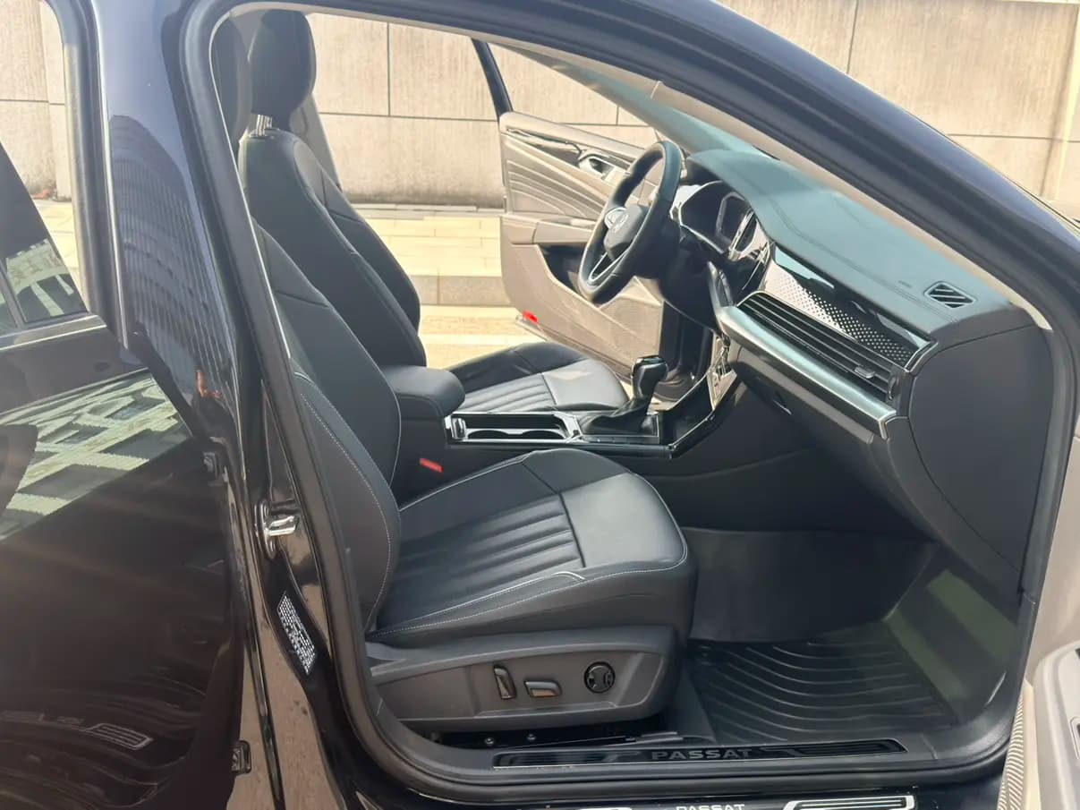 Volkswagen Passat 2023 г. 57119 км. — фото 10