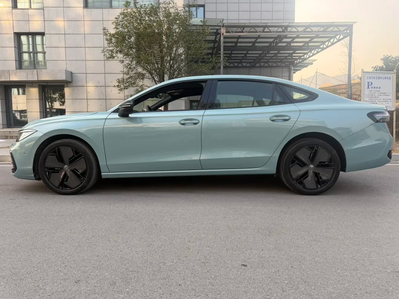Volkswagen Passat 2024 г. 2321 км. — фото 4