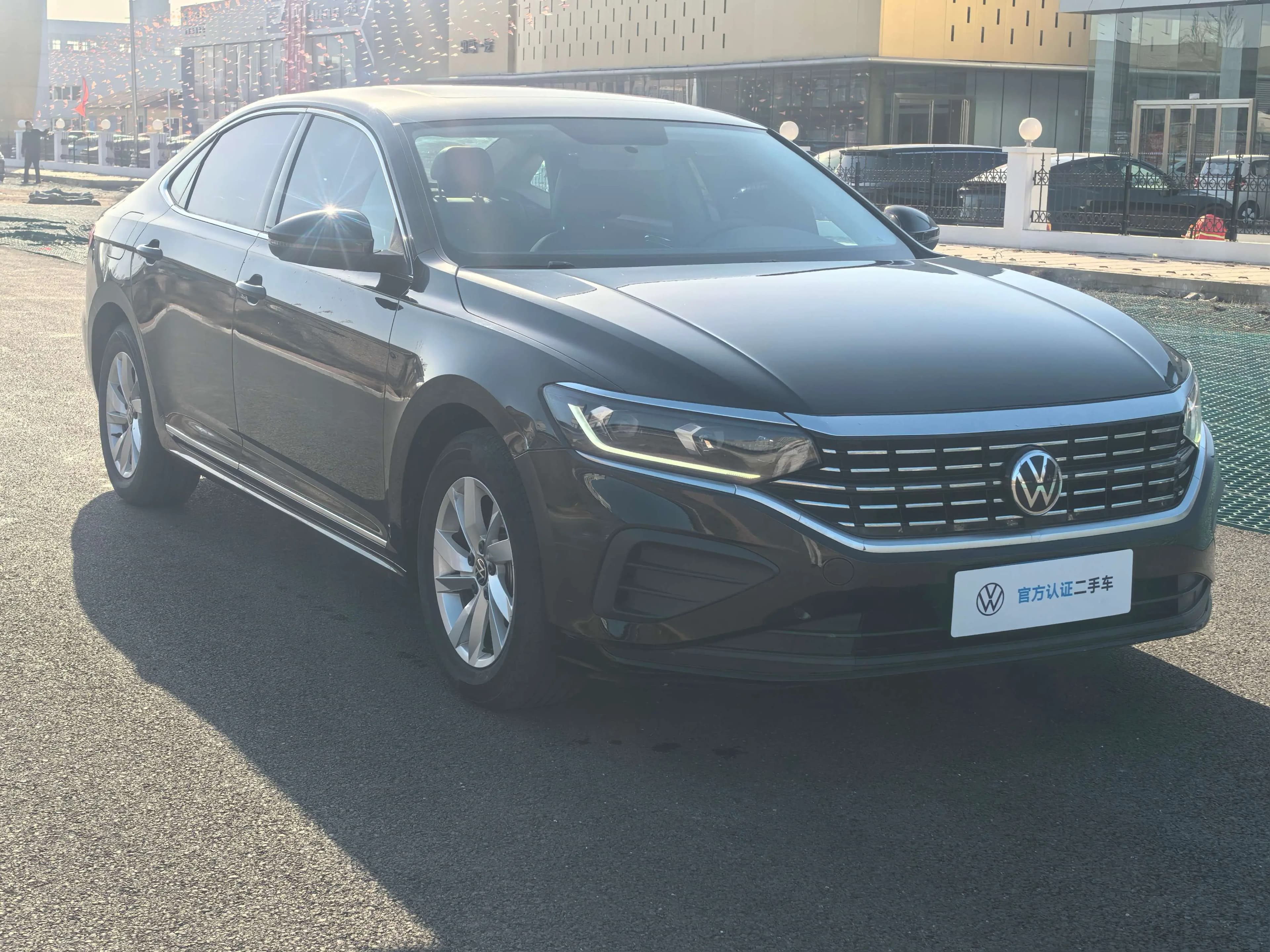 Volkswagen Passat 2023 г. 91122 км. — фото 2