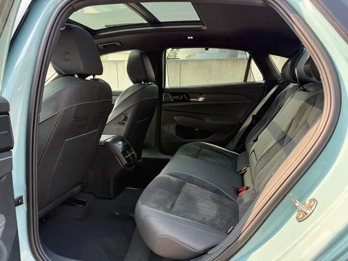 Volkswagen Passat 2024 г. 2123 км. — фото 18