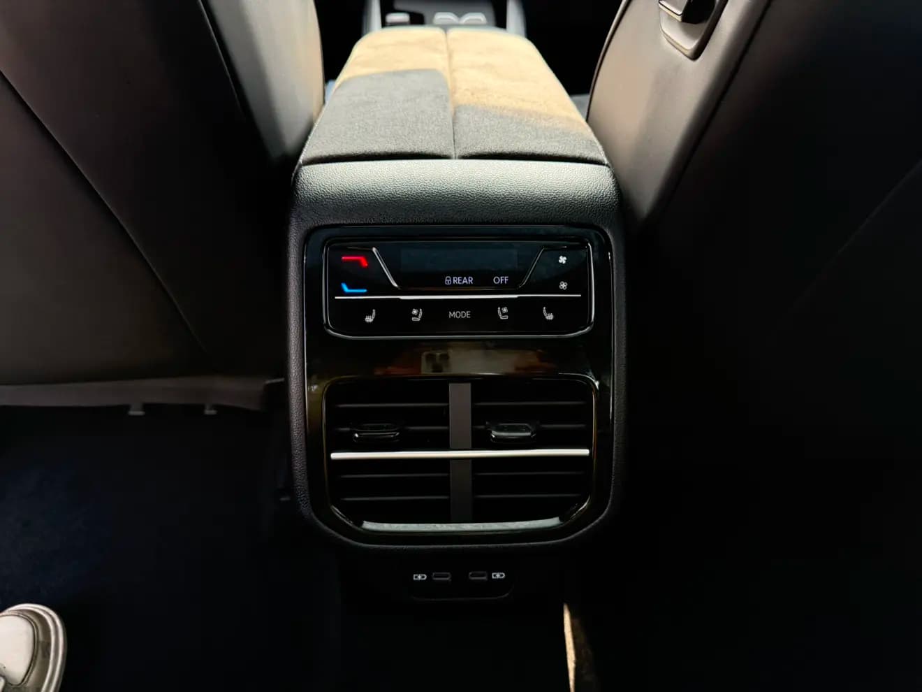 Volkswagen Passat 2024 г. 2123 км. — фото 9