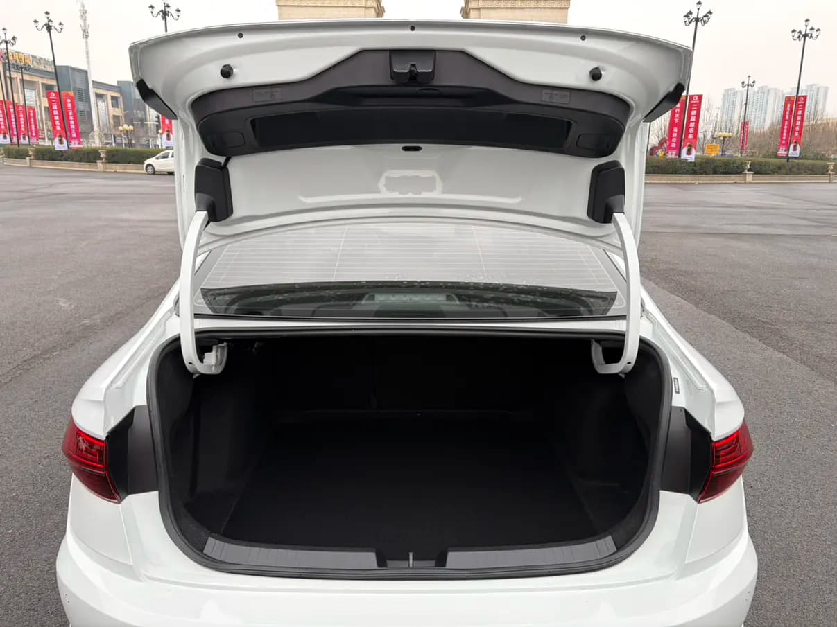 Volkswagen Sagitar 2021 г. 56107 км. — фото 12