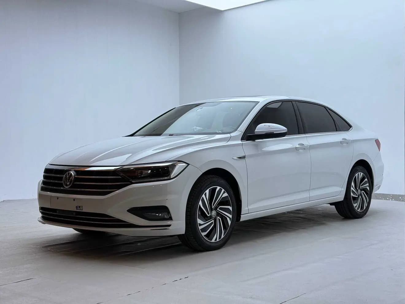 Volkswagen Sagitar 2021 г. 43109 км.