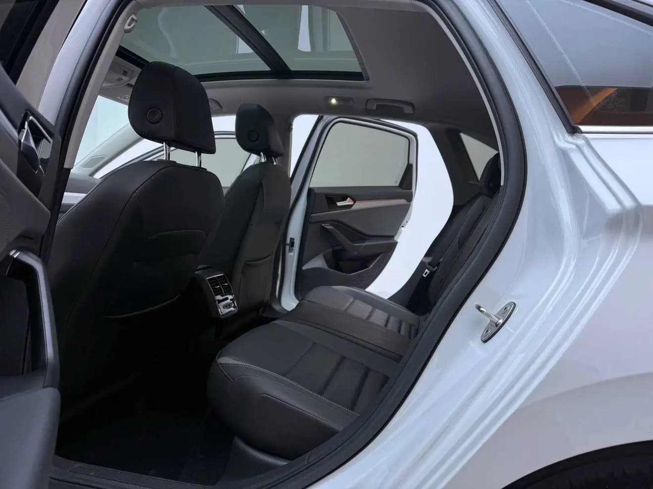 Volkswagen Sagitar 2021 г. 43109 км. — фото 12